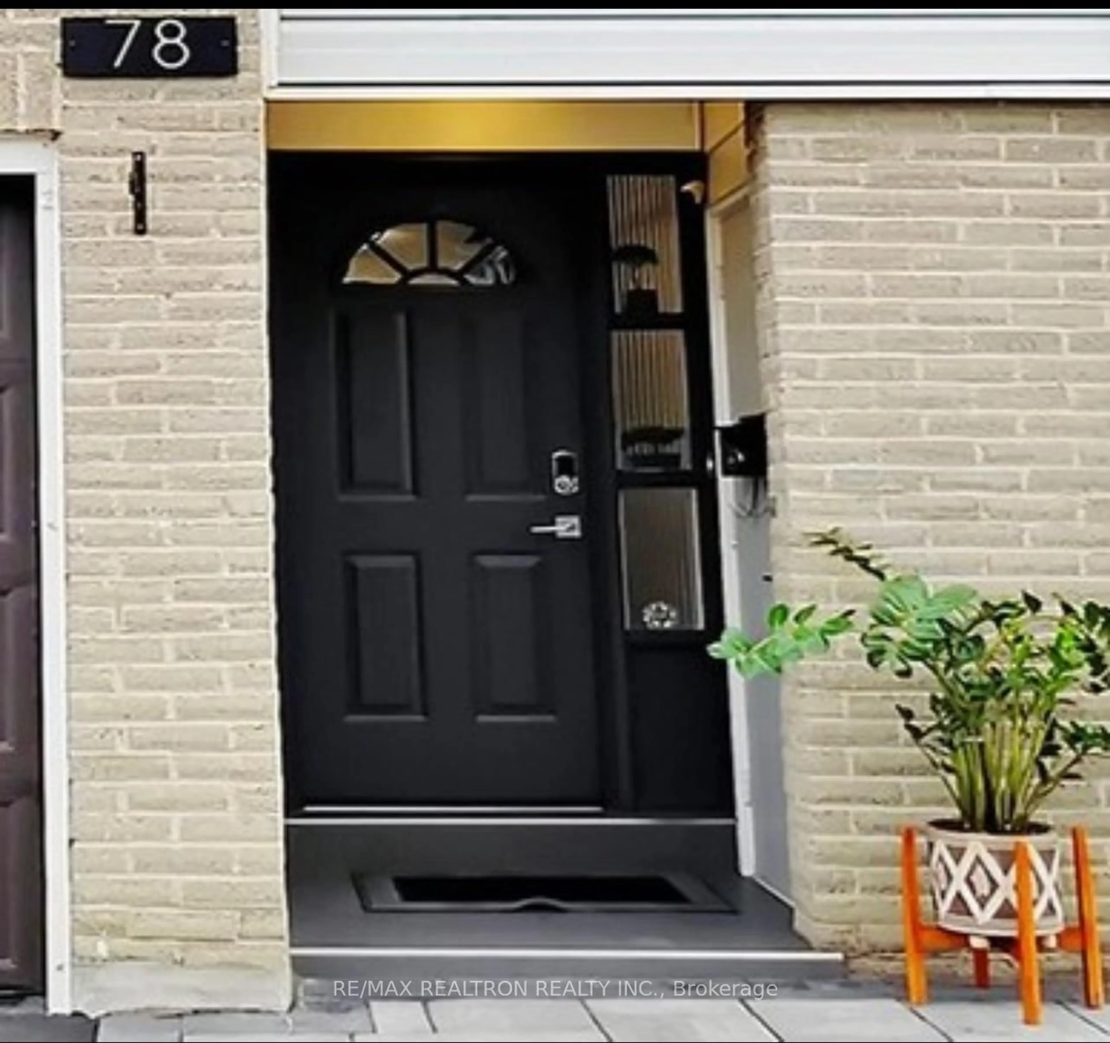 Indoor entryway for 2440 Bromsgrove Rd #78, Mississauga Ontario L5J 4J7