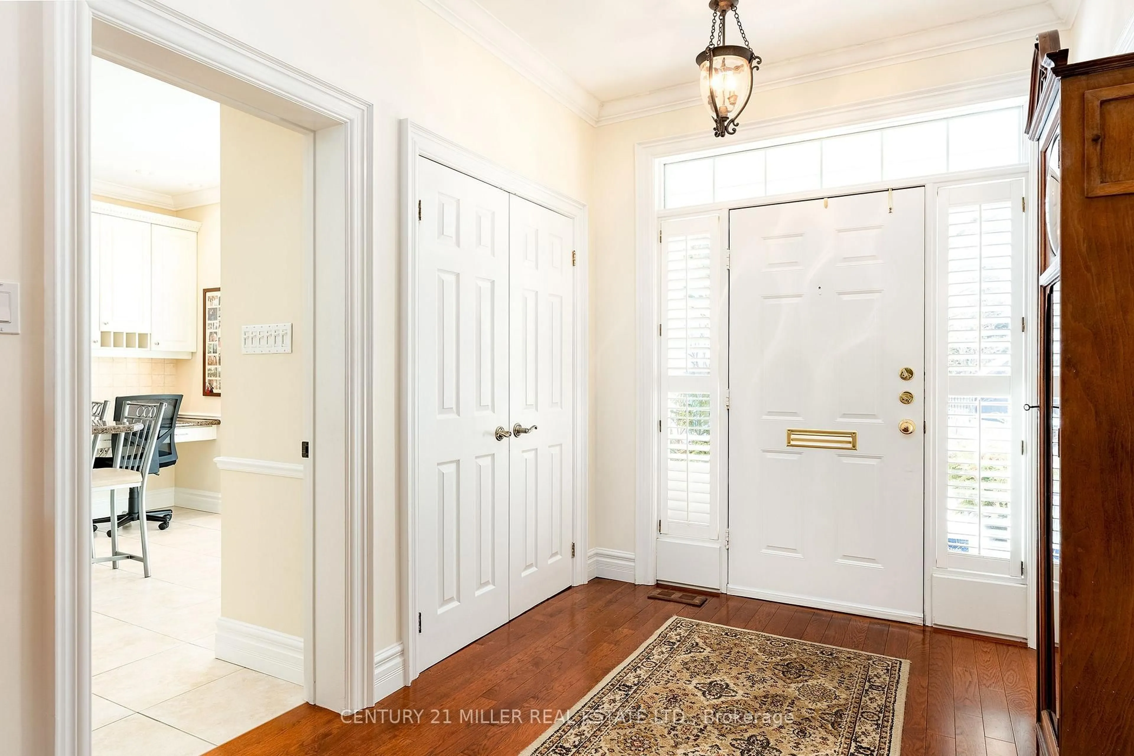 Indoor entryway for 23 Chisholm St, Oakville Ontario L6K 3W2