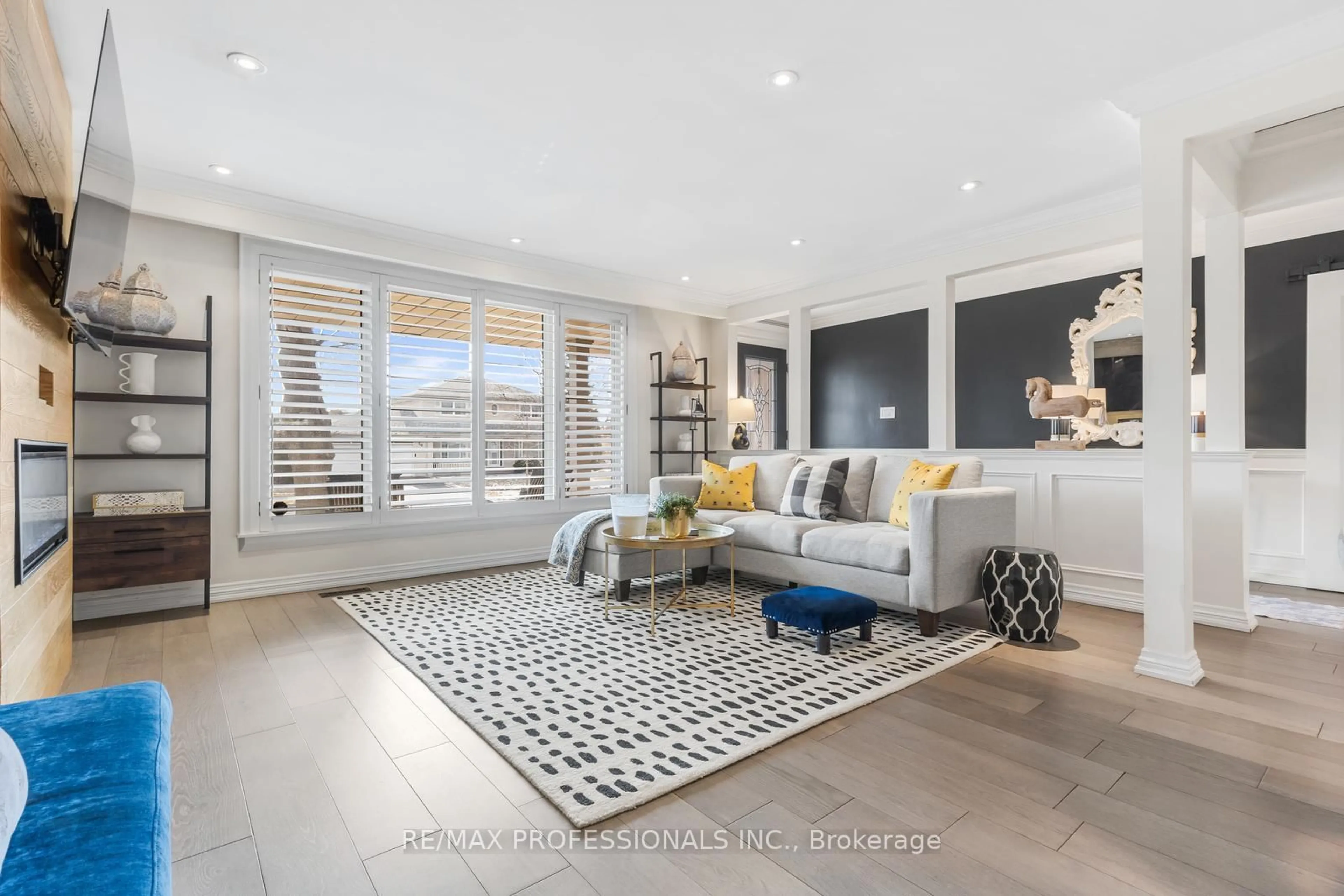 Living room with furniture, unknown for 39 Norbert Cres, Toronto Ontario M9C 3J8