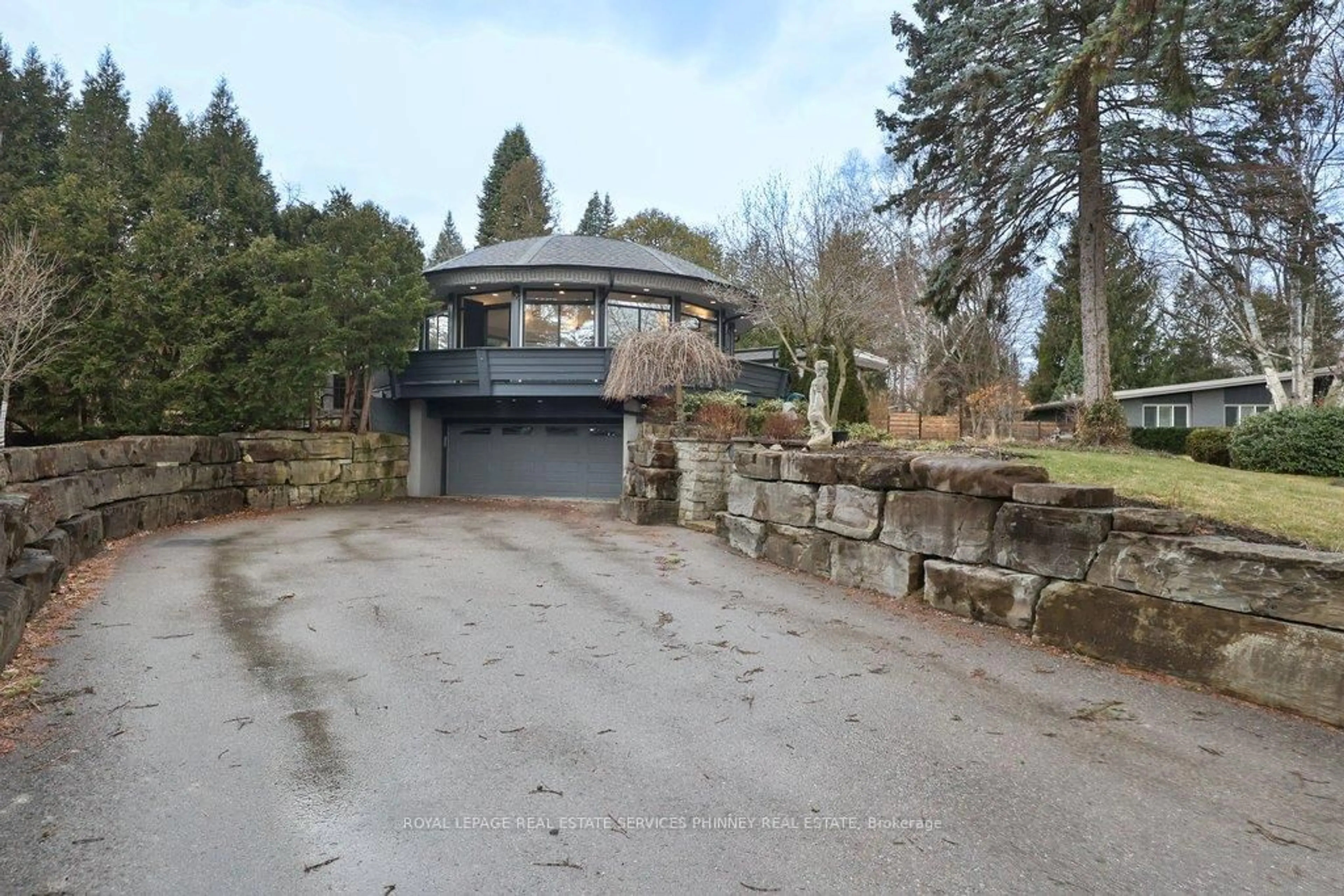 A pic from outside/outdoor area/front of a property/back of a property/a pic from drone, street for 1352 Nocturne Crt, Mississauga Ontario L5H 2L8