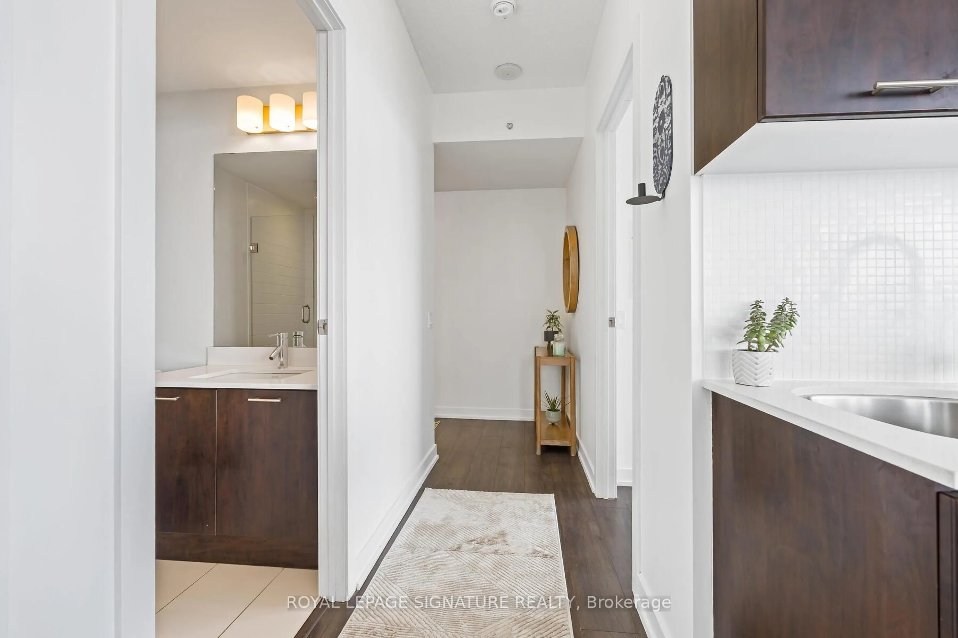 Indoor entryway for 2200 Lake Shore Blvd #3601, Toronto Ontario M8V 1A4