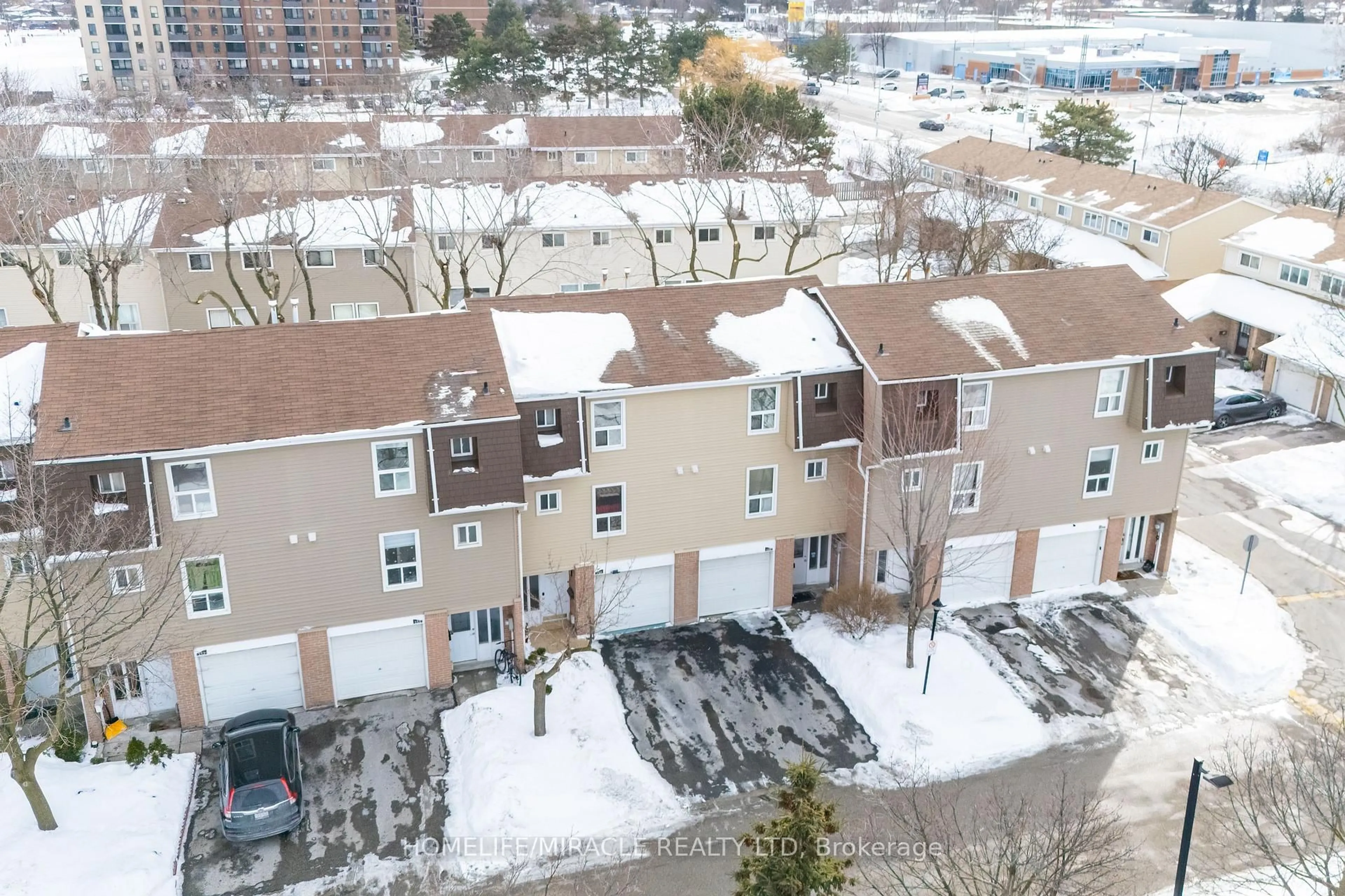 A pic from outside/outdoor area/front of a property/back of a property/a pic from drone, city buildings view from balcony for 150 Enderby Cres #150, Brampton Ontario L6T 4C7
