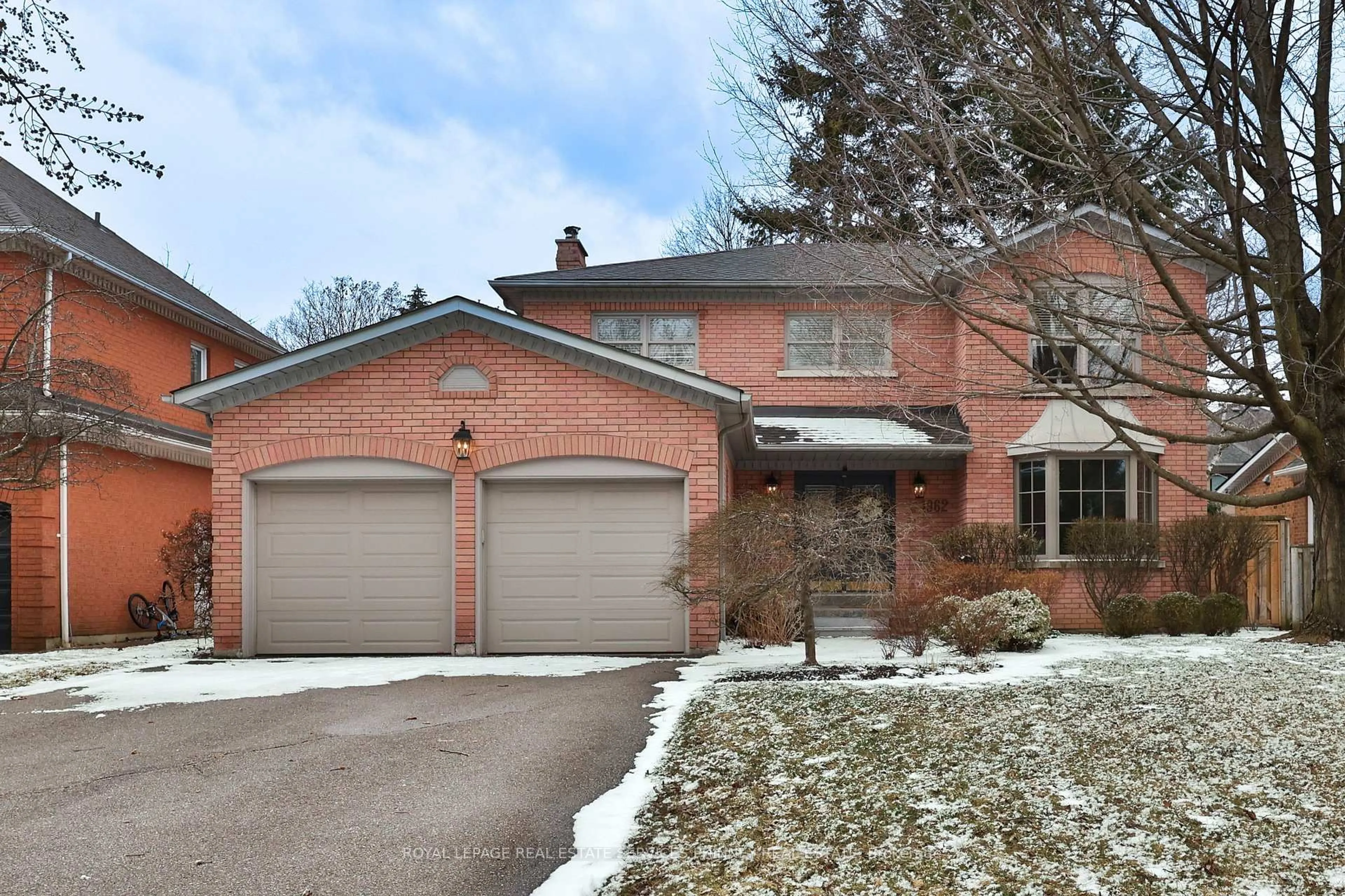 Home with brick exterior material, street for 1962 Calgary Crt, Mississauga Ontario L5H 4J1