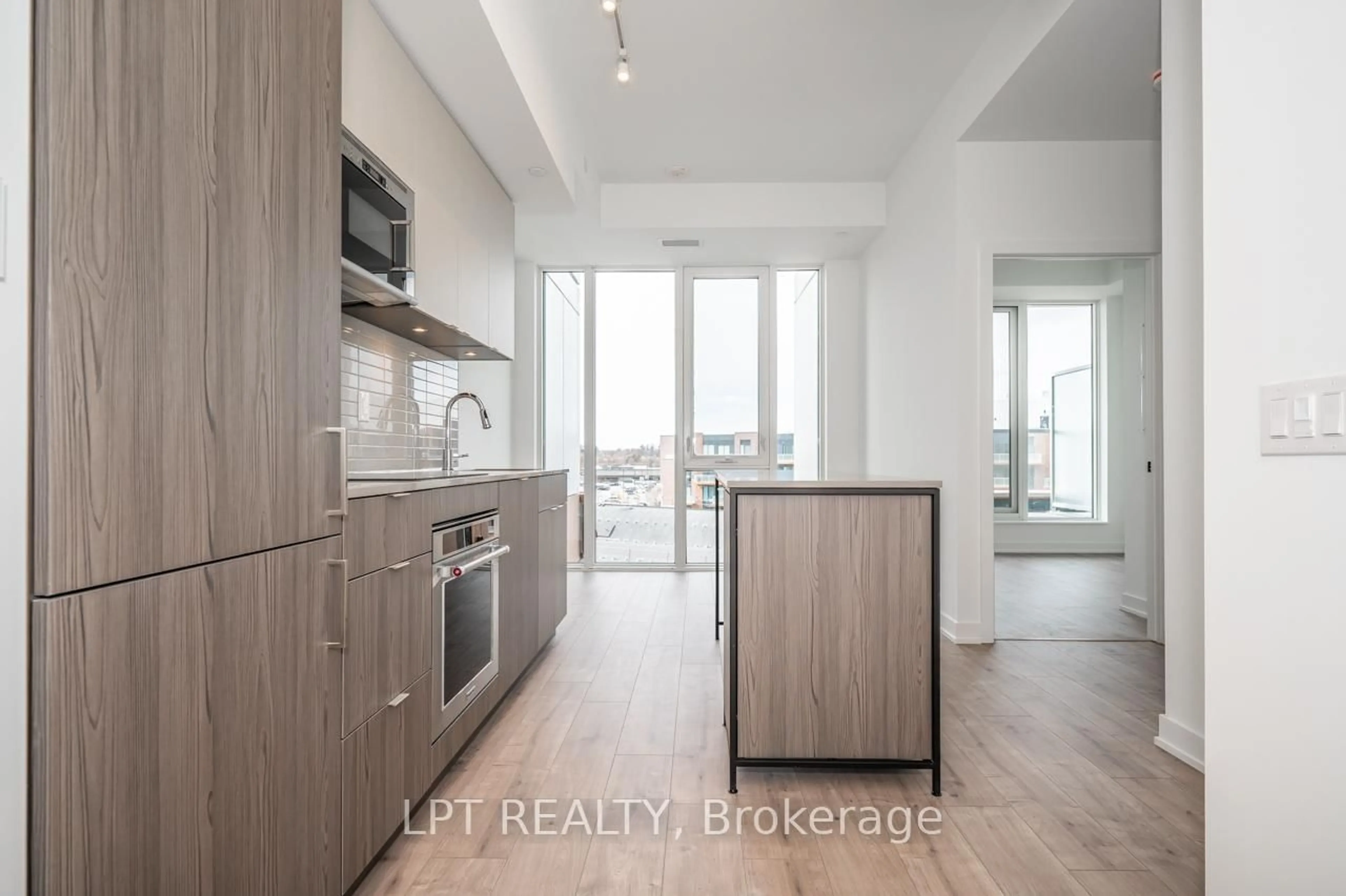 Open concept kitchen, unknown for 220 Missinnihe Way #517, Mississauga Ontario L5H 0A7