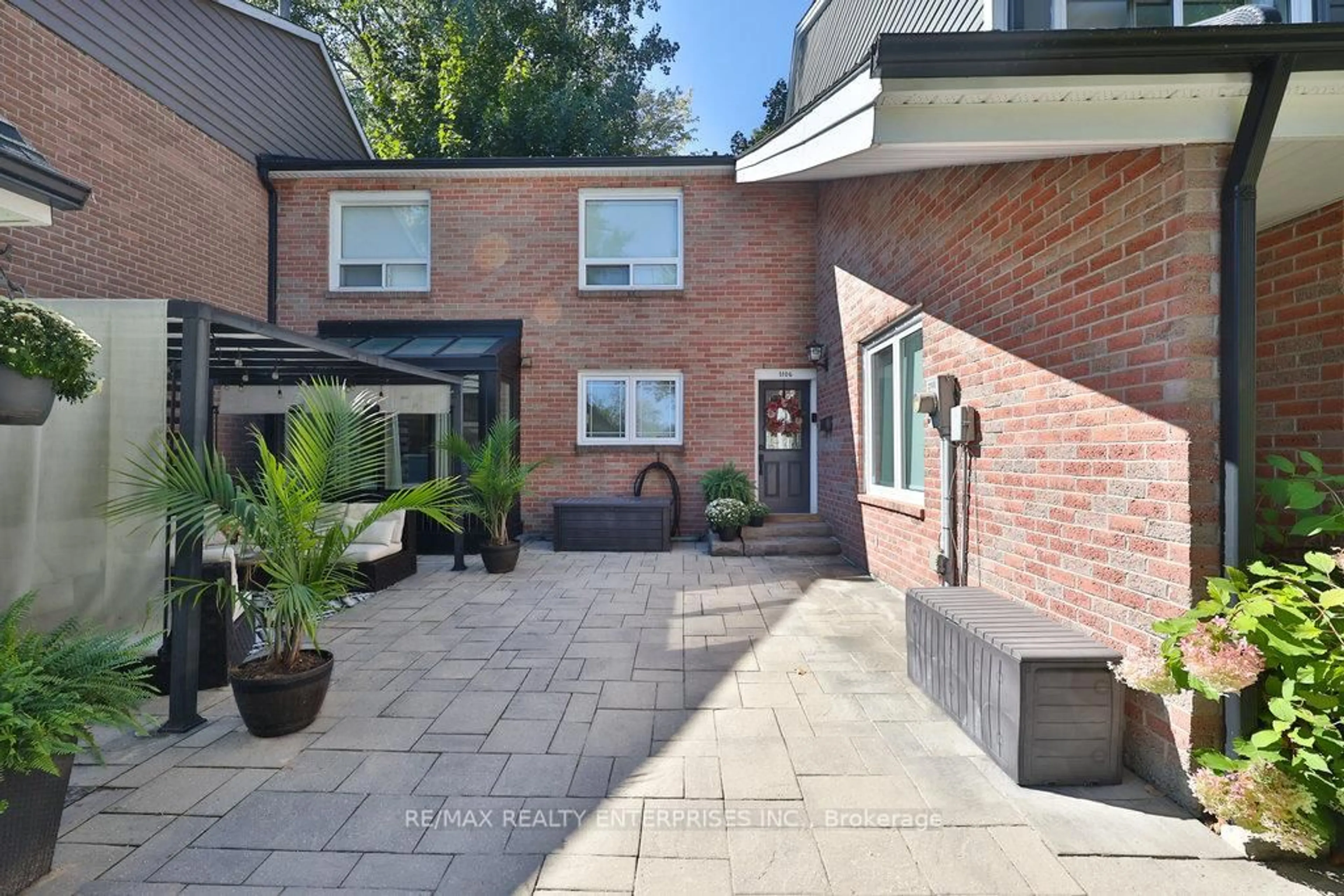 Patio, street for 1106 Kos Blvd, Mississauga Ontario L5J 4L6