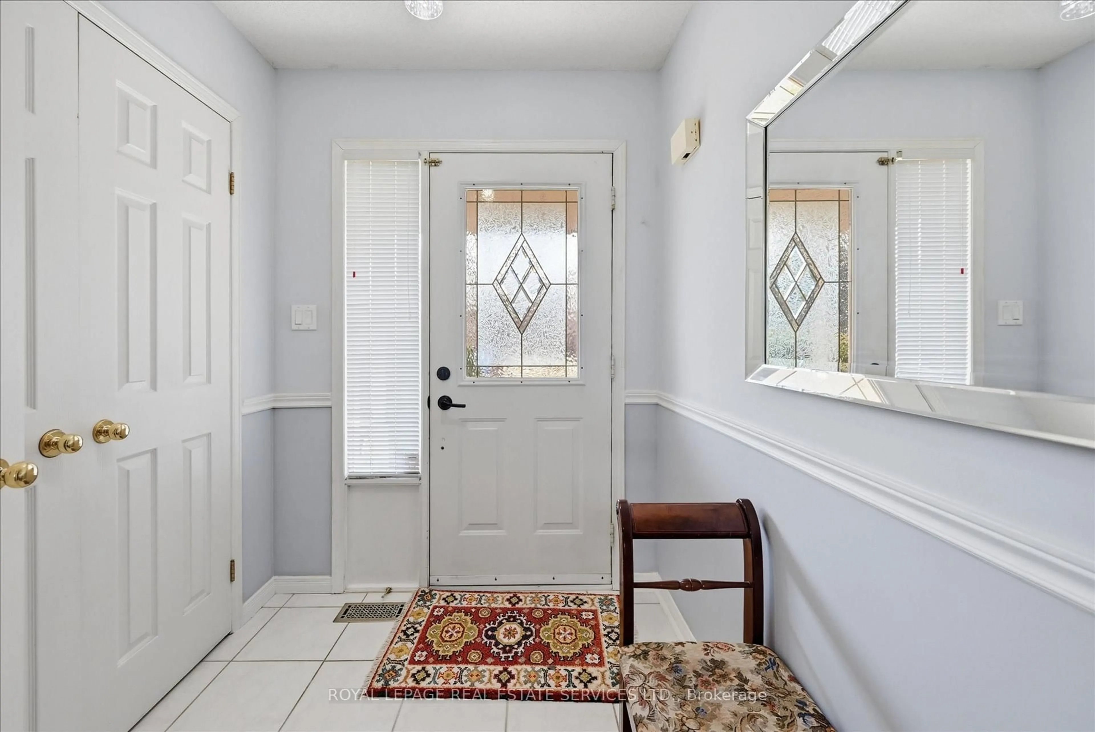 Indoor entryway for 1267 Walkers Line, Burlington Ontario L7M 4N8