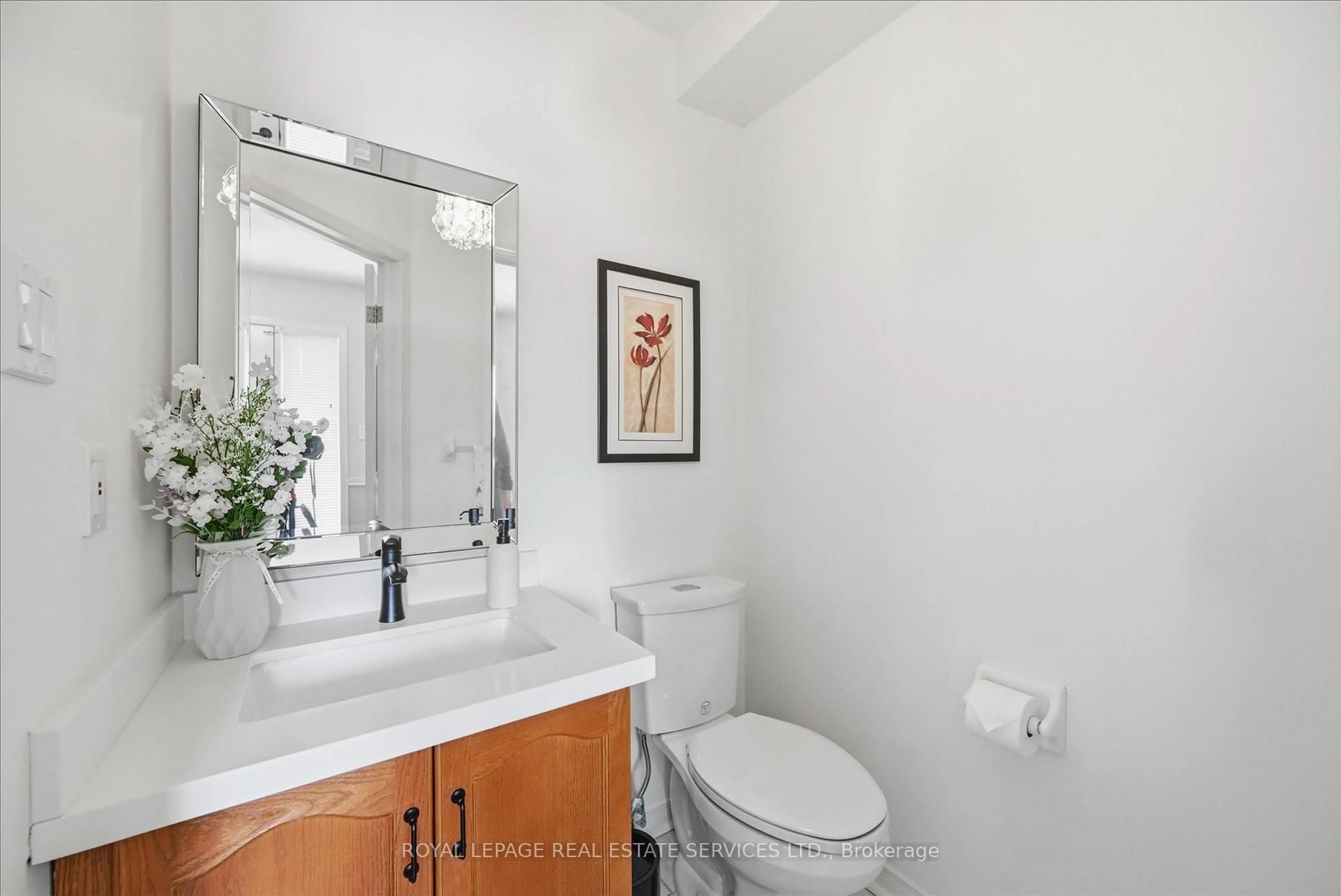 Standard bathroom, unknown for 1267 Walkers Line, Burlington Ontario L7M 4N8