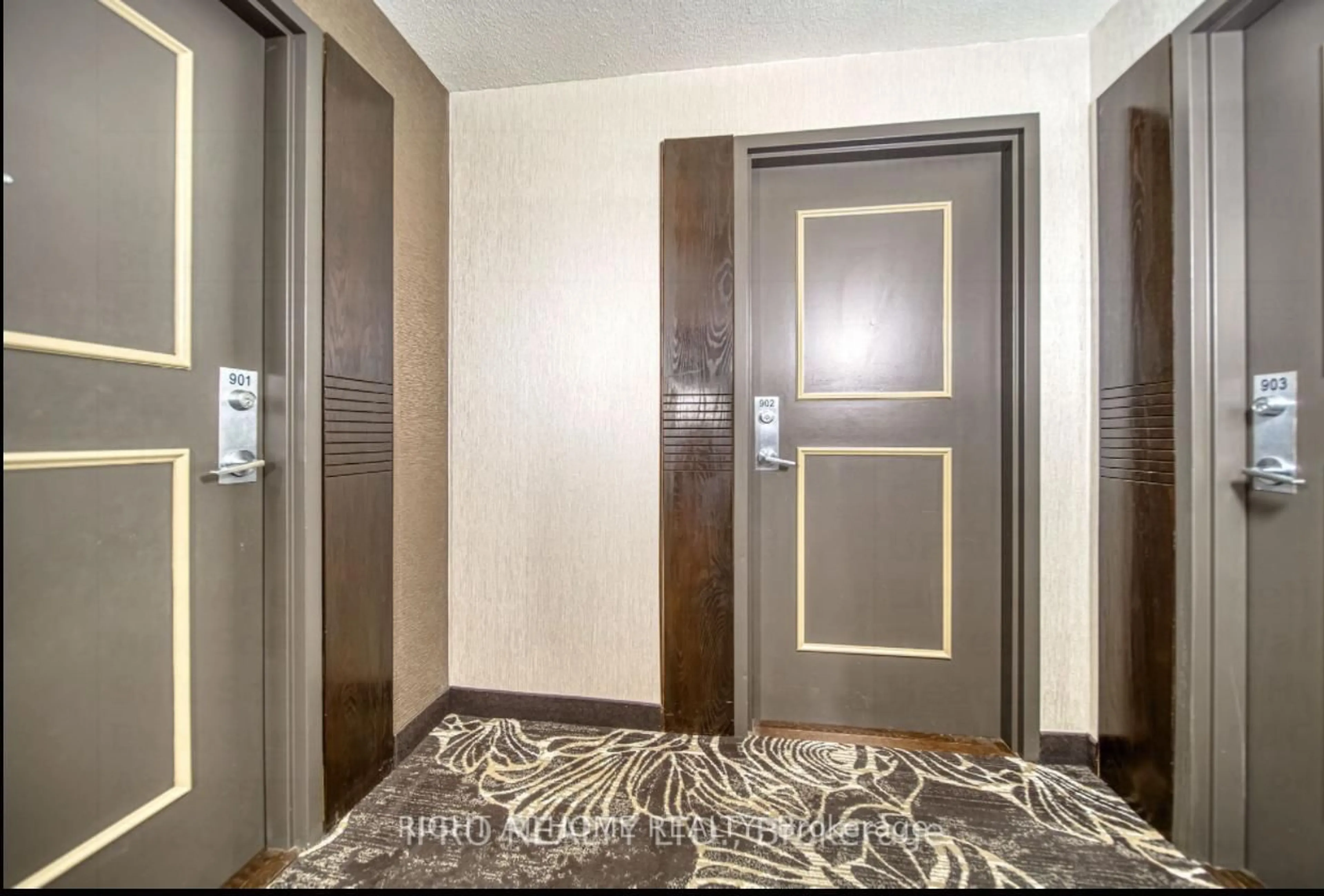 Indoor foyer for 2365 Central Park Dr #902, Oakville Ontario L6H 0C7