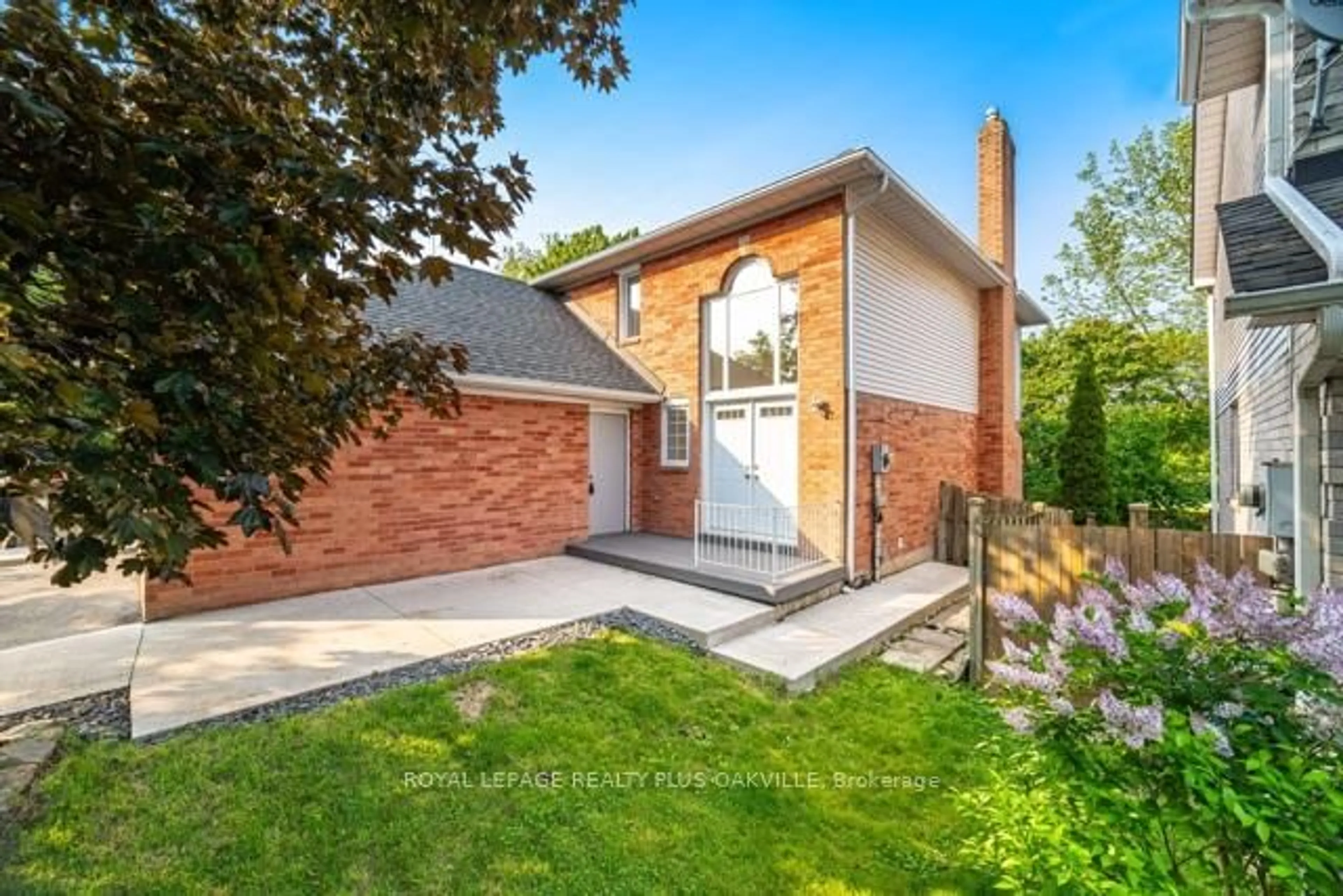 Home with brick exterior material, street for 1294 Hammond St, Burlington Ontario L7S 2C5