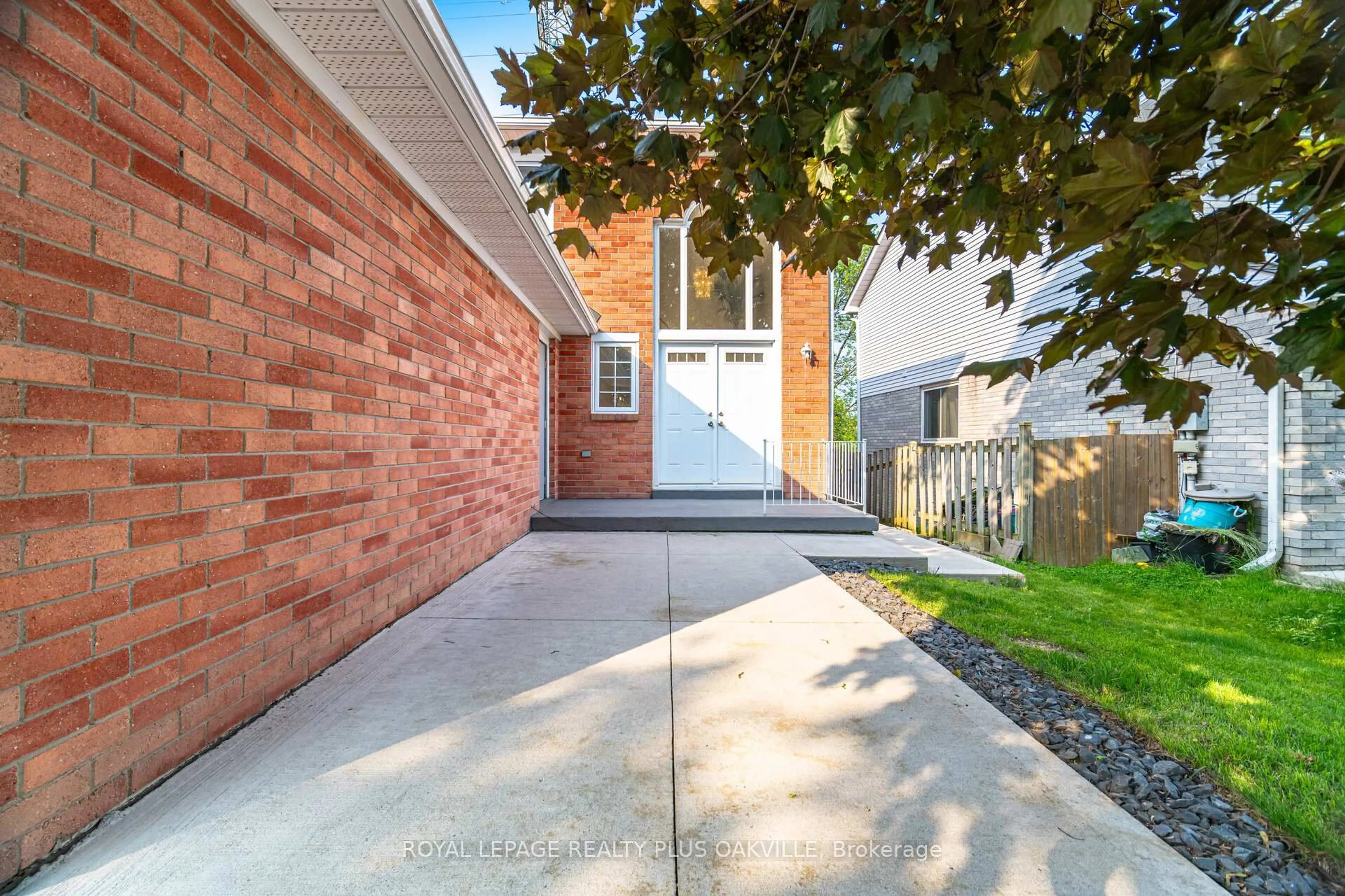 Home with brick exterior material, street for 1294 Hammond St, Burlington Ontario L7S 2C5