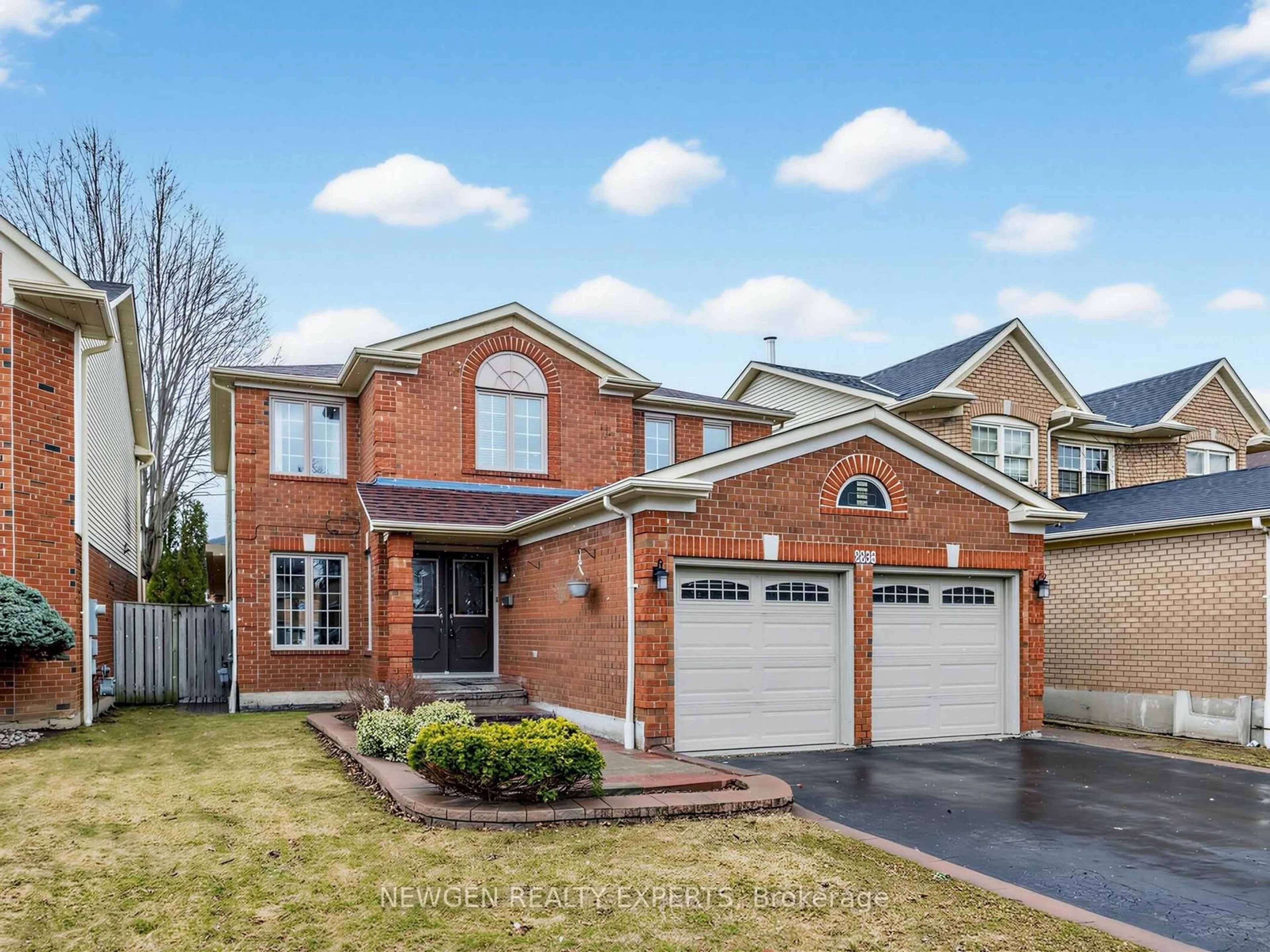 Home with brick exterior material, street for 2636 Credit Valley Rd, Mississauga Ontario L5M 4J6