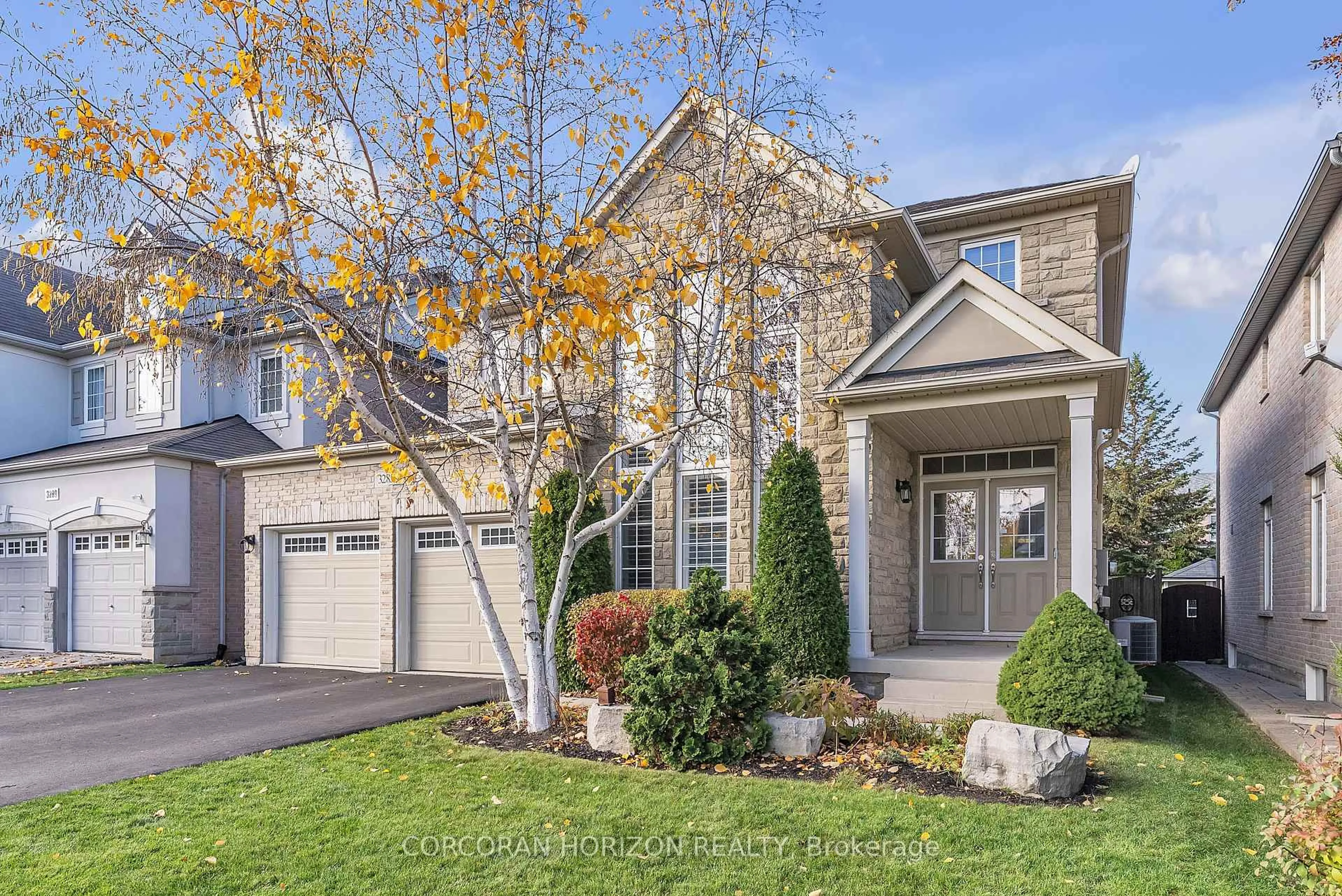 Home with vinyl exterior material, street for 3285 Liptay Ave, Oakville Ontario L6M 0N1