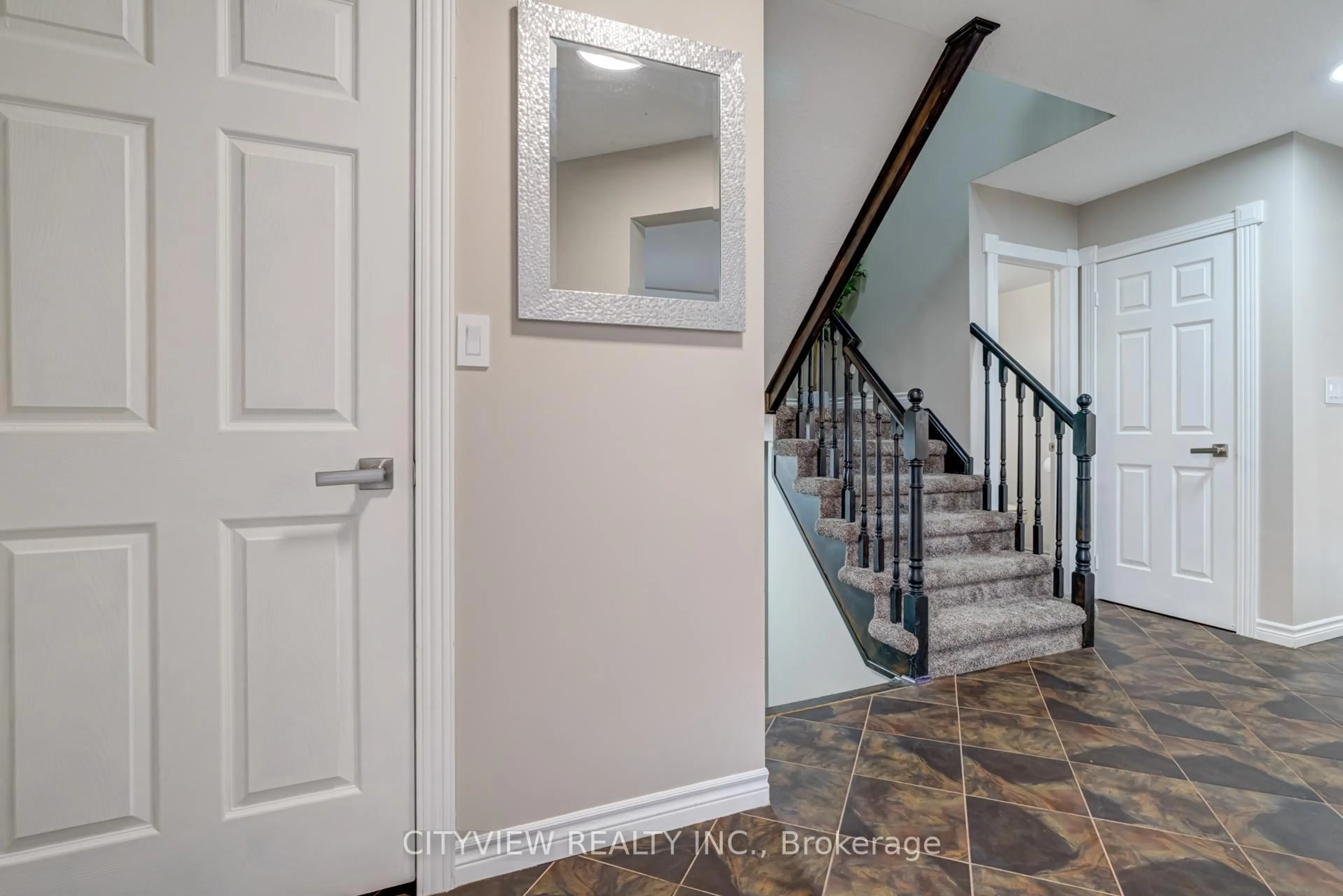 Indoor entryway for 3339 Cactus Gate, Mississauga Ontario L5N 8A5