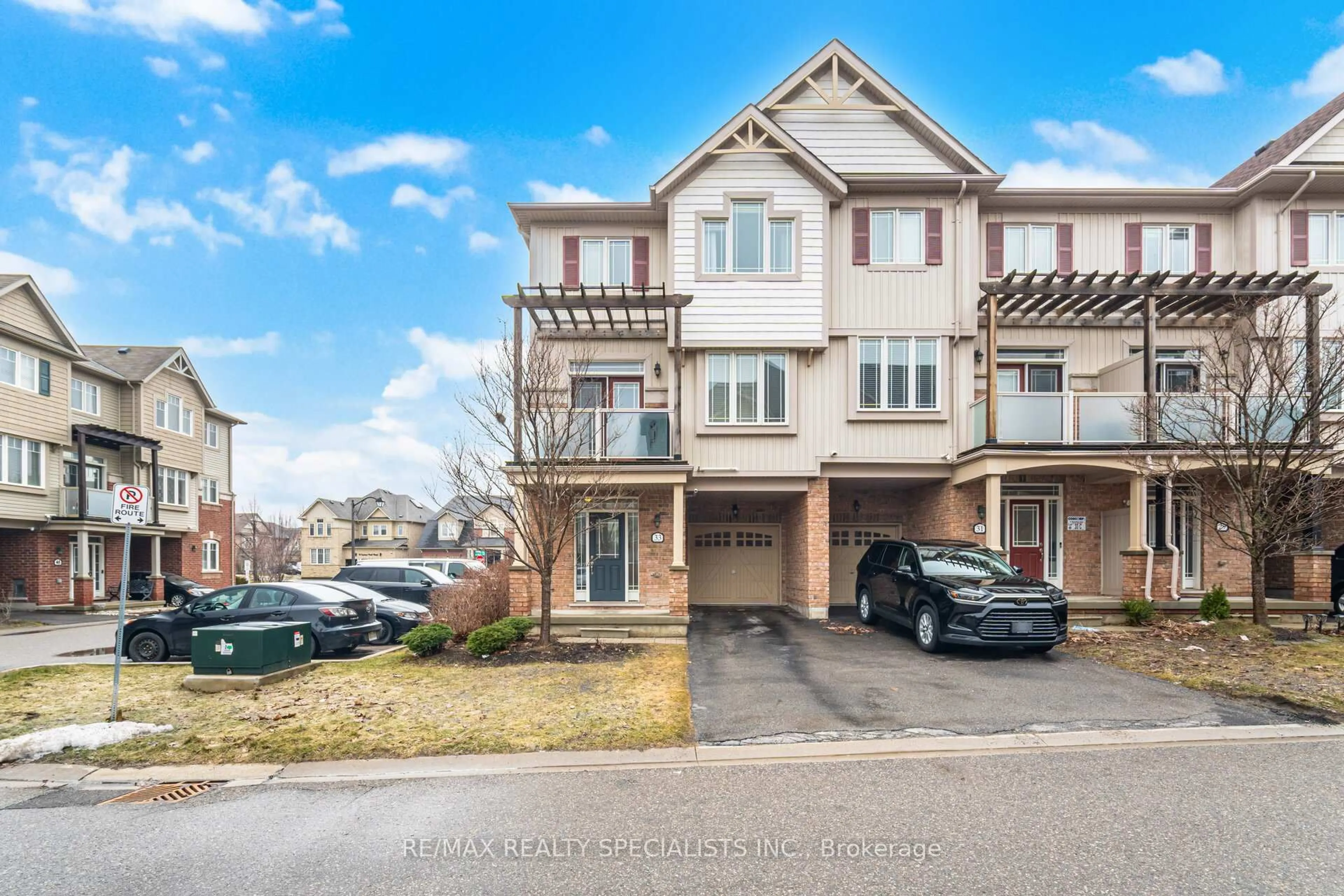 A pic from outside/outdoor area/front of a property/back of a property/a pic from drone, street for 33 Birchfield Cres, Caledon Ontario L7C 3P5