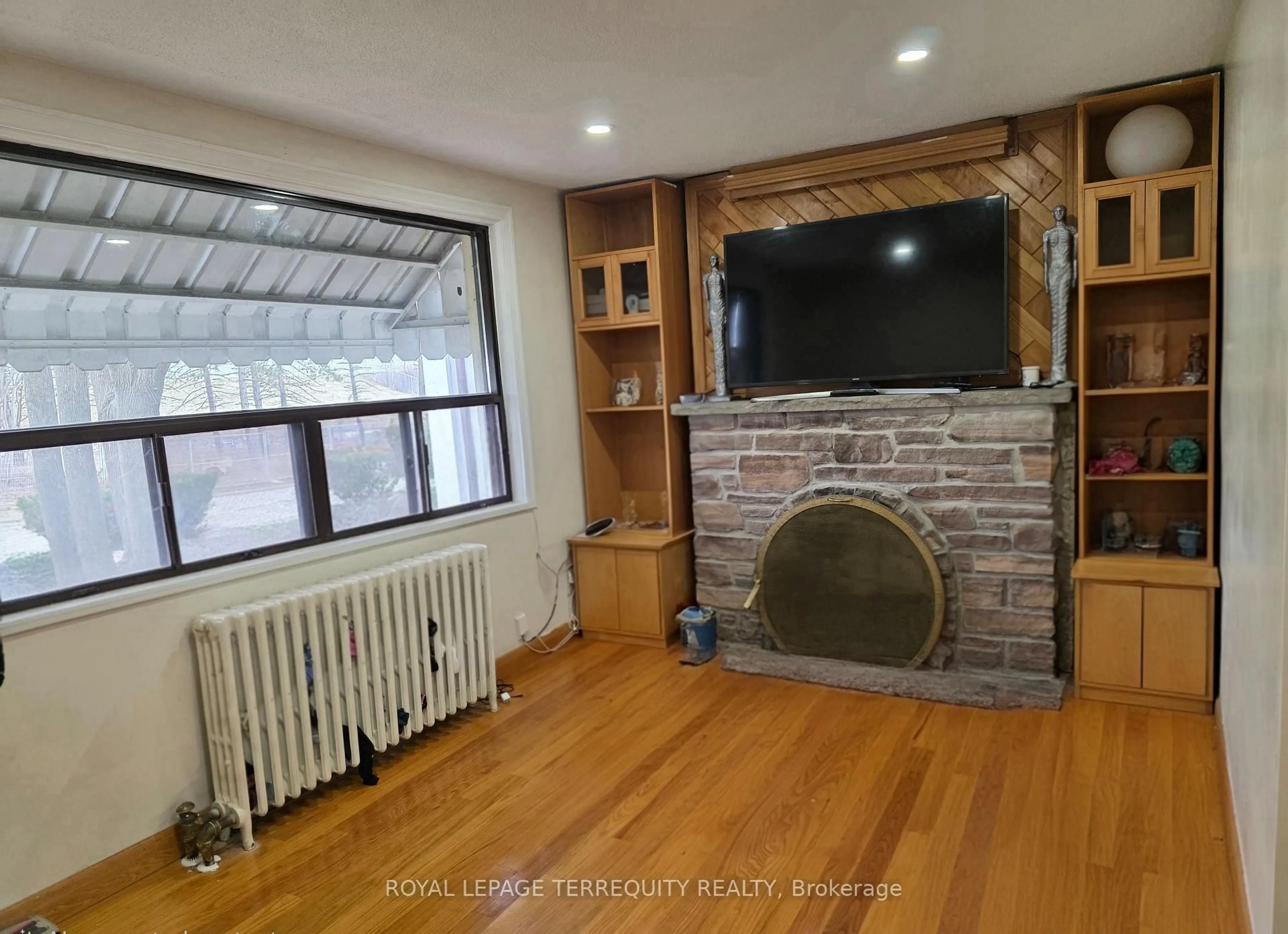 Unknown for 34 Downsview Ave, Toronto Ontario M3M 1C9