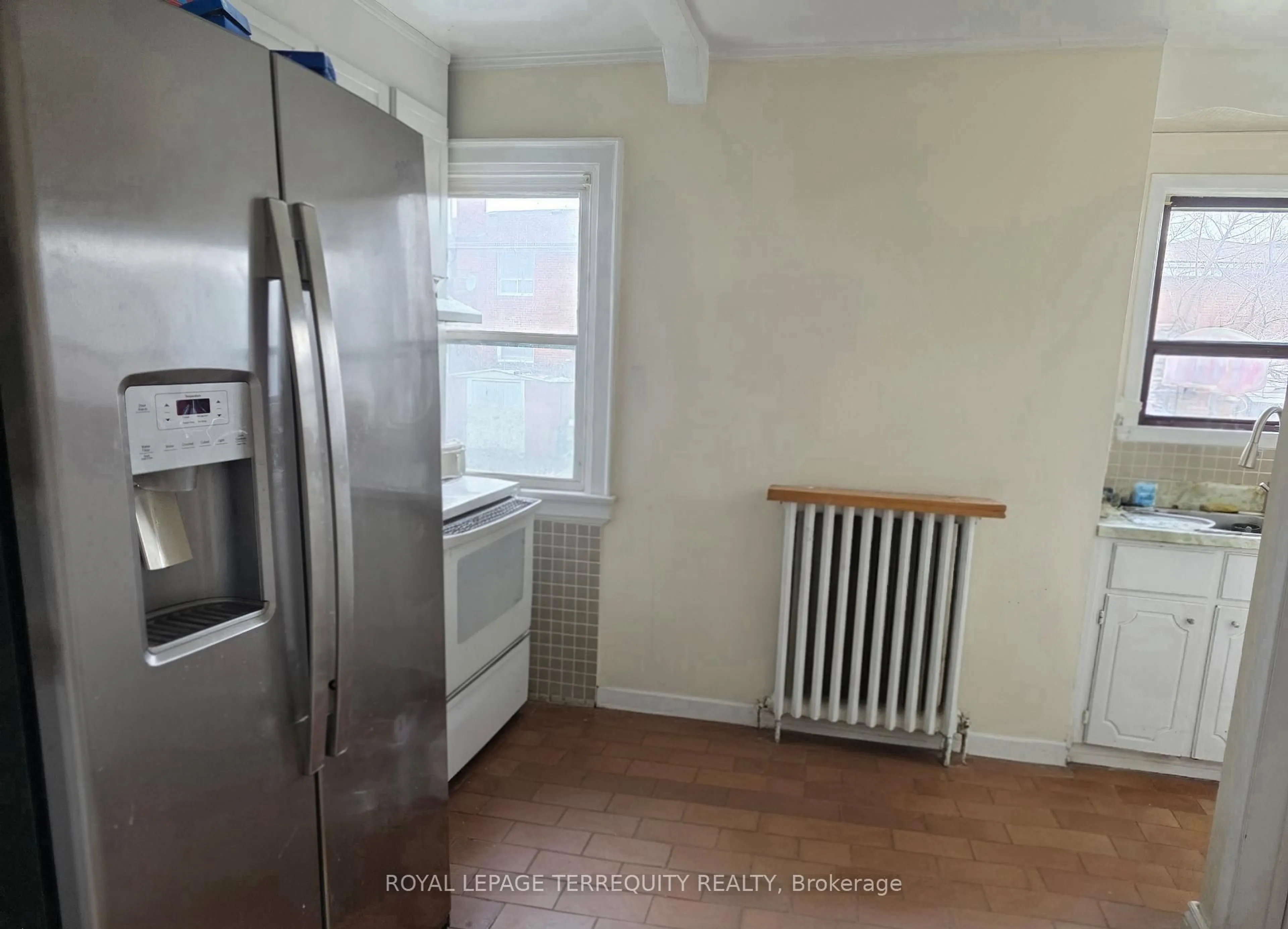 Unknown for 34 Downsview Ave, Toronto Ontario M3M 1C9