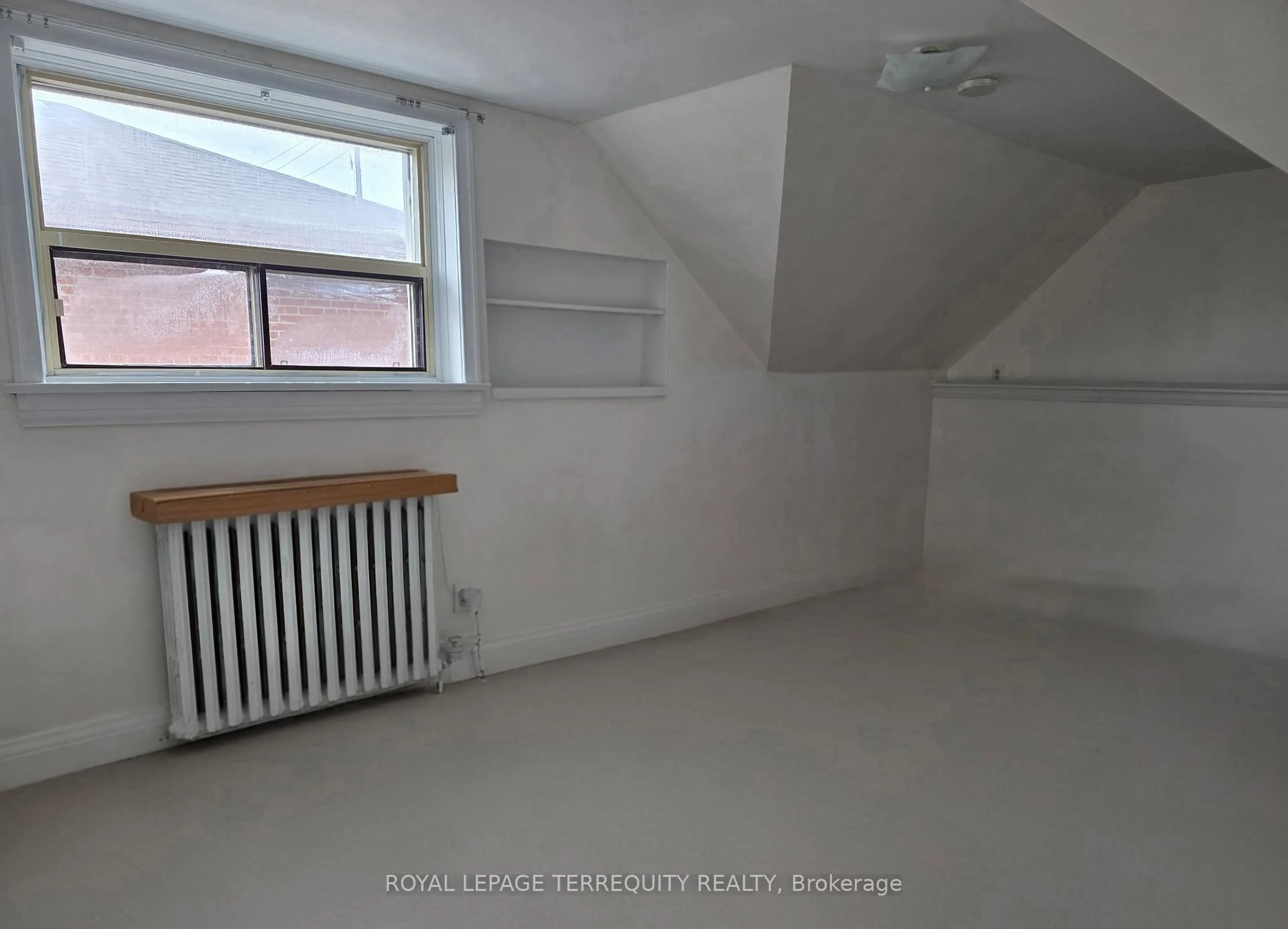 A pic of a room for 34 Downsview Ave, Toronto Ontario M3M 1C9