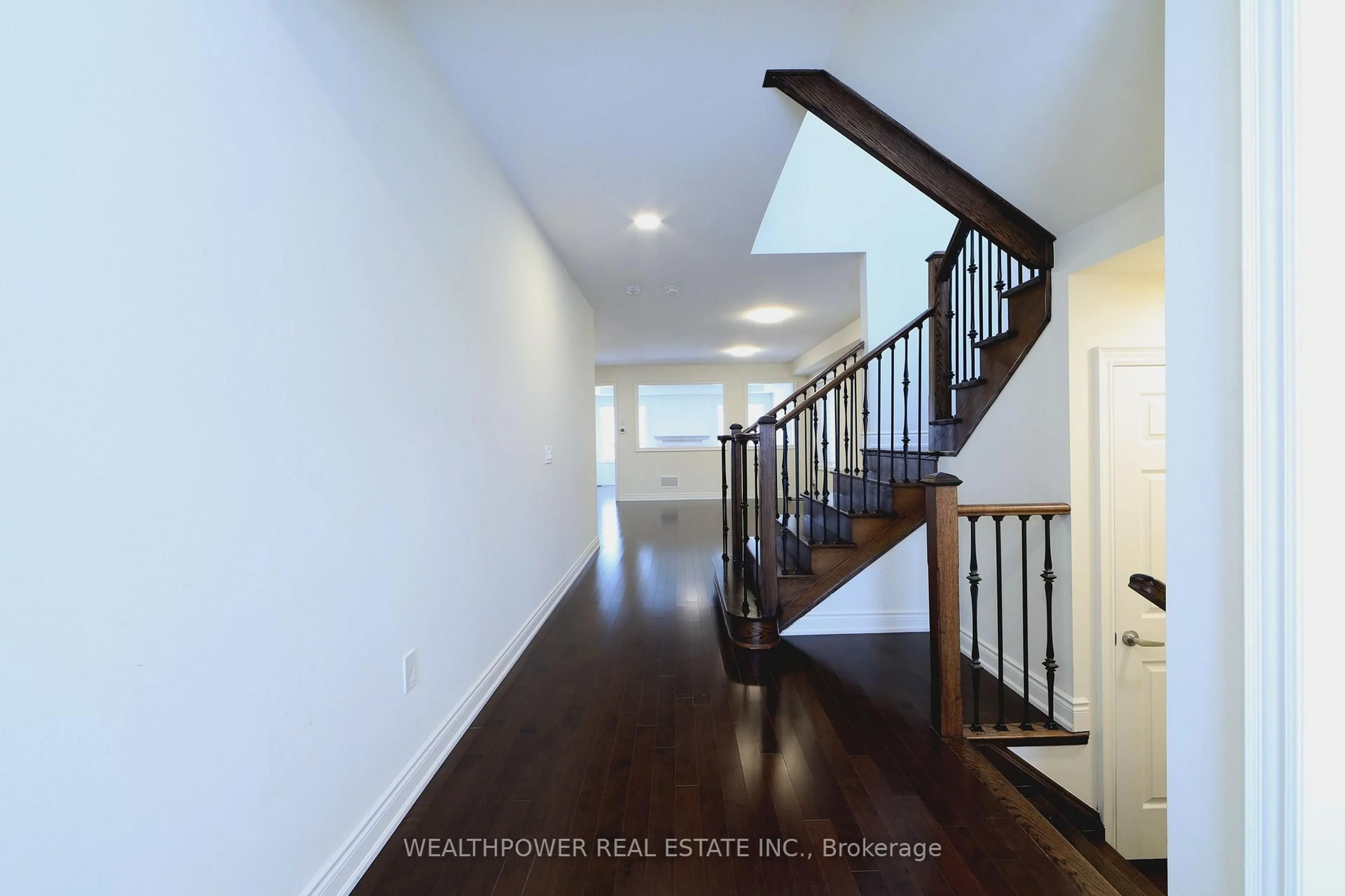 Indoor foyer for 248 Belmore Crt, Milton Ontario L9E 1H4