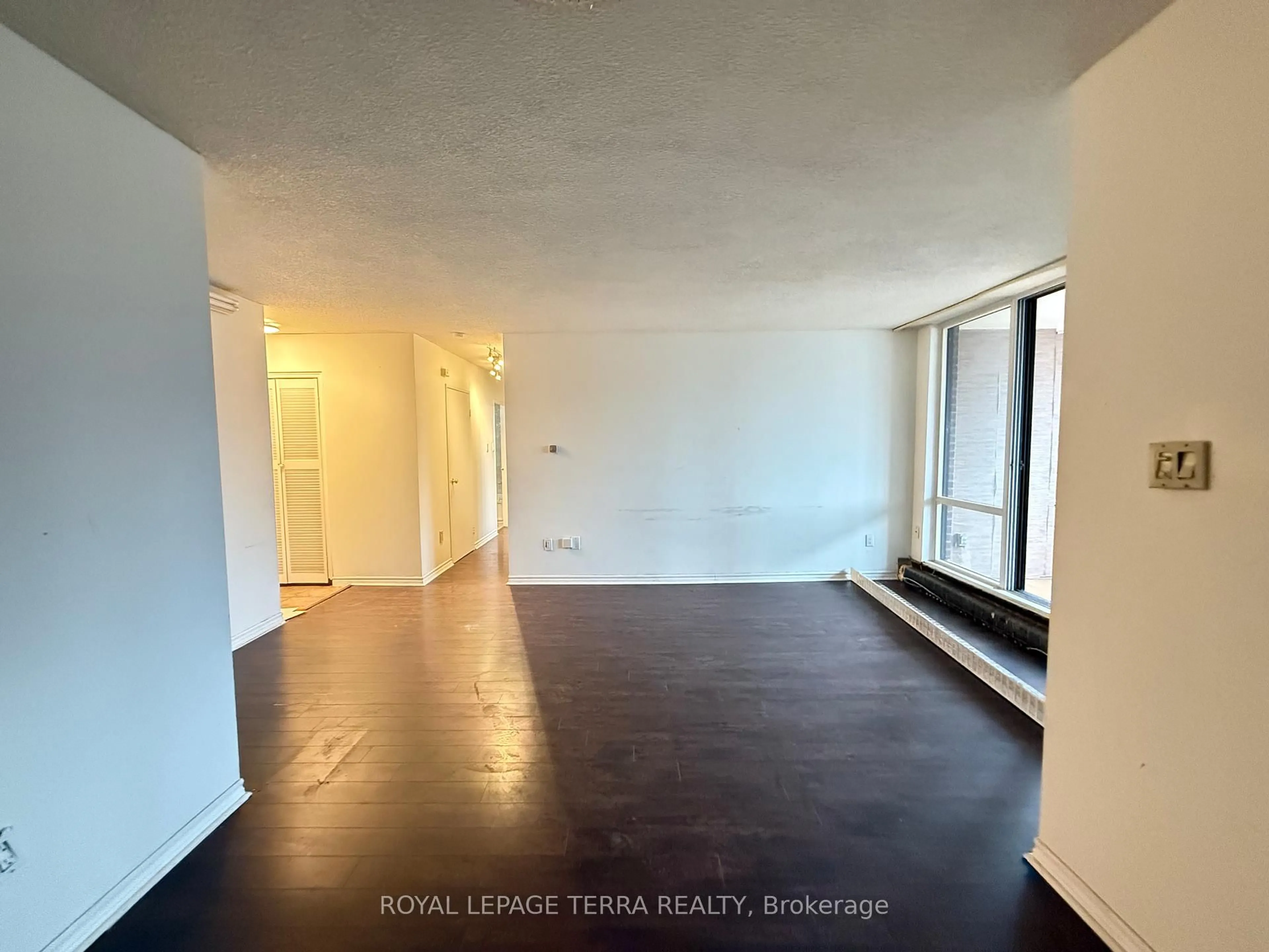 A pic of a room for 1615 Bloor St #305, Mississauga Ontario L4X 1S2