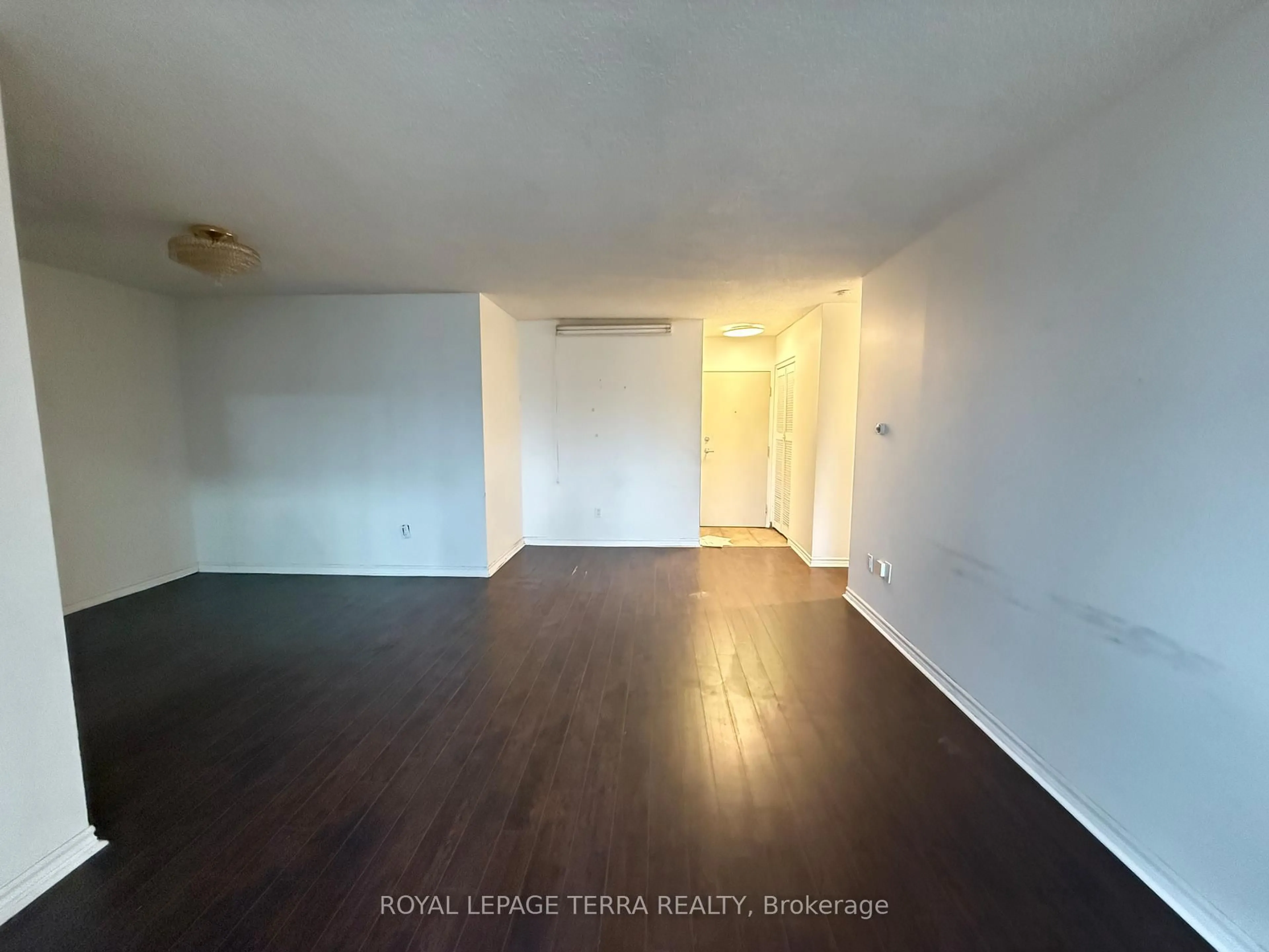 A pic of a room for 1615 Bloor St #305, Mississauga Ontario L4X 1S2