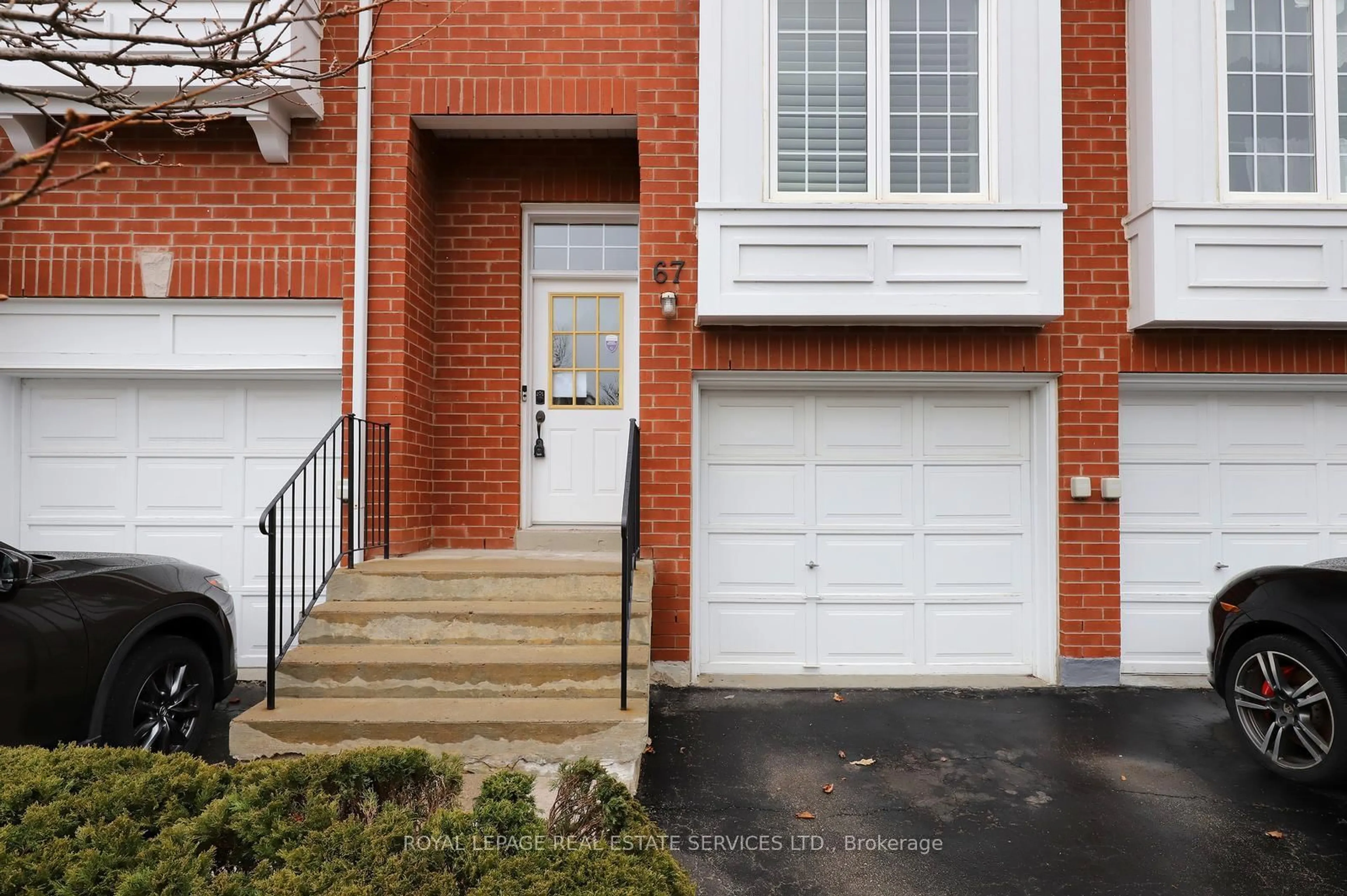 Home with brick exterior material, street for 1575 South Parade Crt #67, Mississauga Ontario L5M 6E9