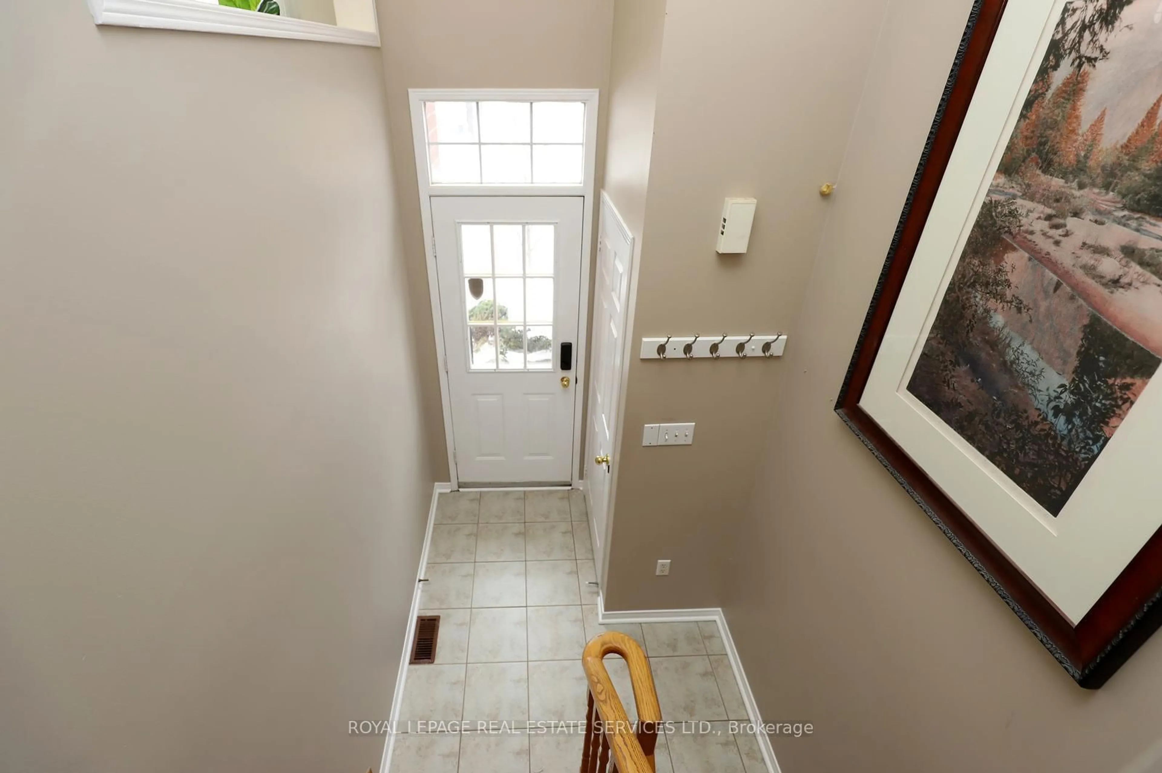 Indoor entryway for 1575 South Parade Crt #67, Mississauga Ontario L5M 6E9