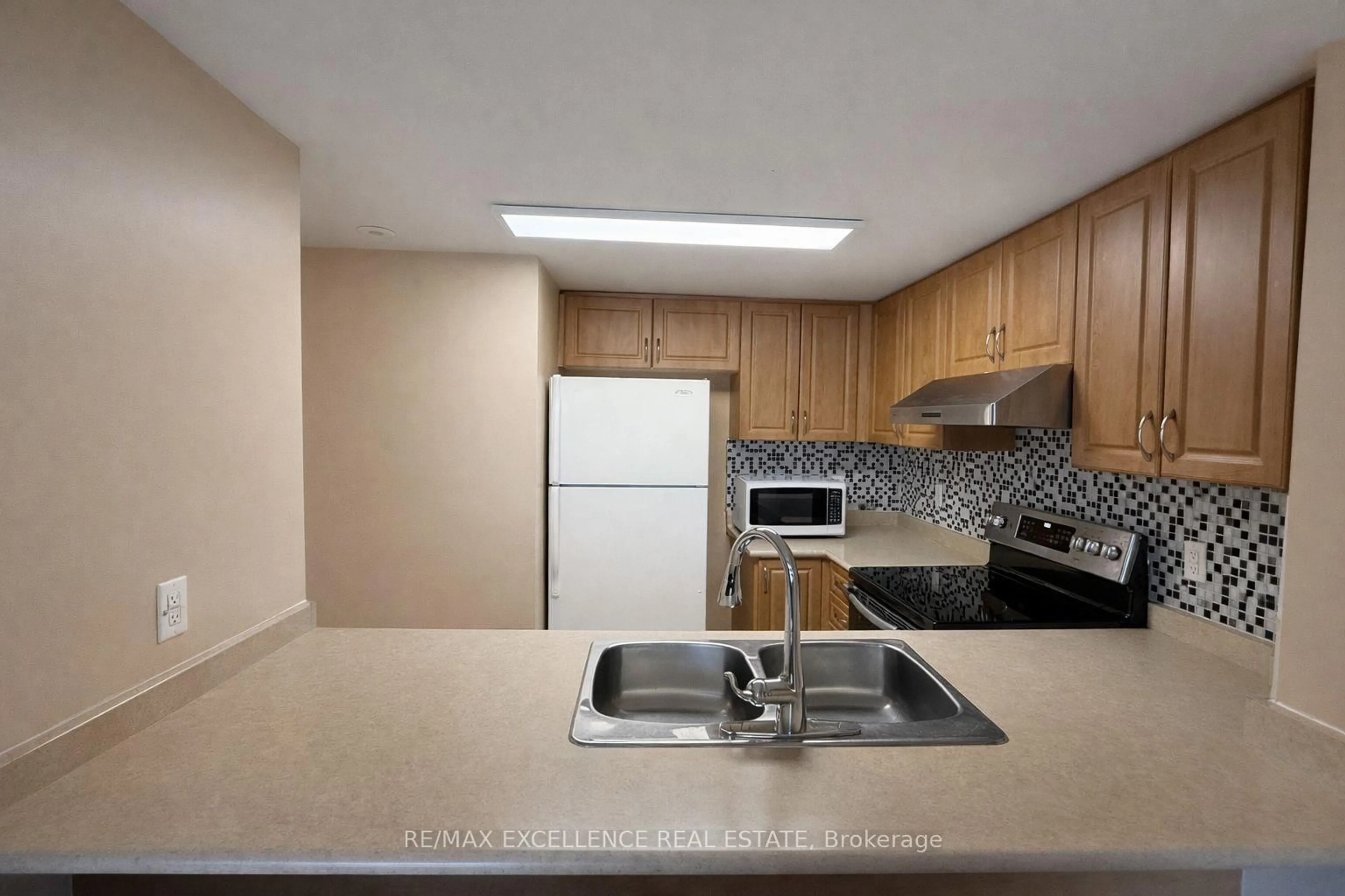 Standard kitchen, unknown for 3043 Finch Ave #2033, Toronto Ontario M9M 0A4