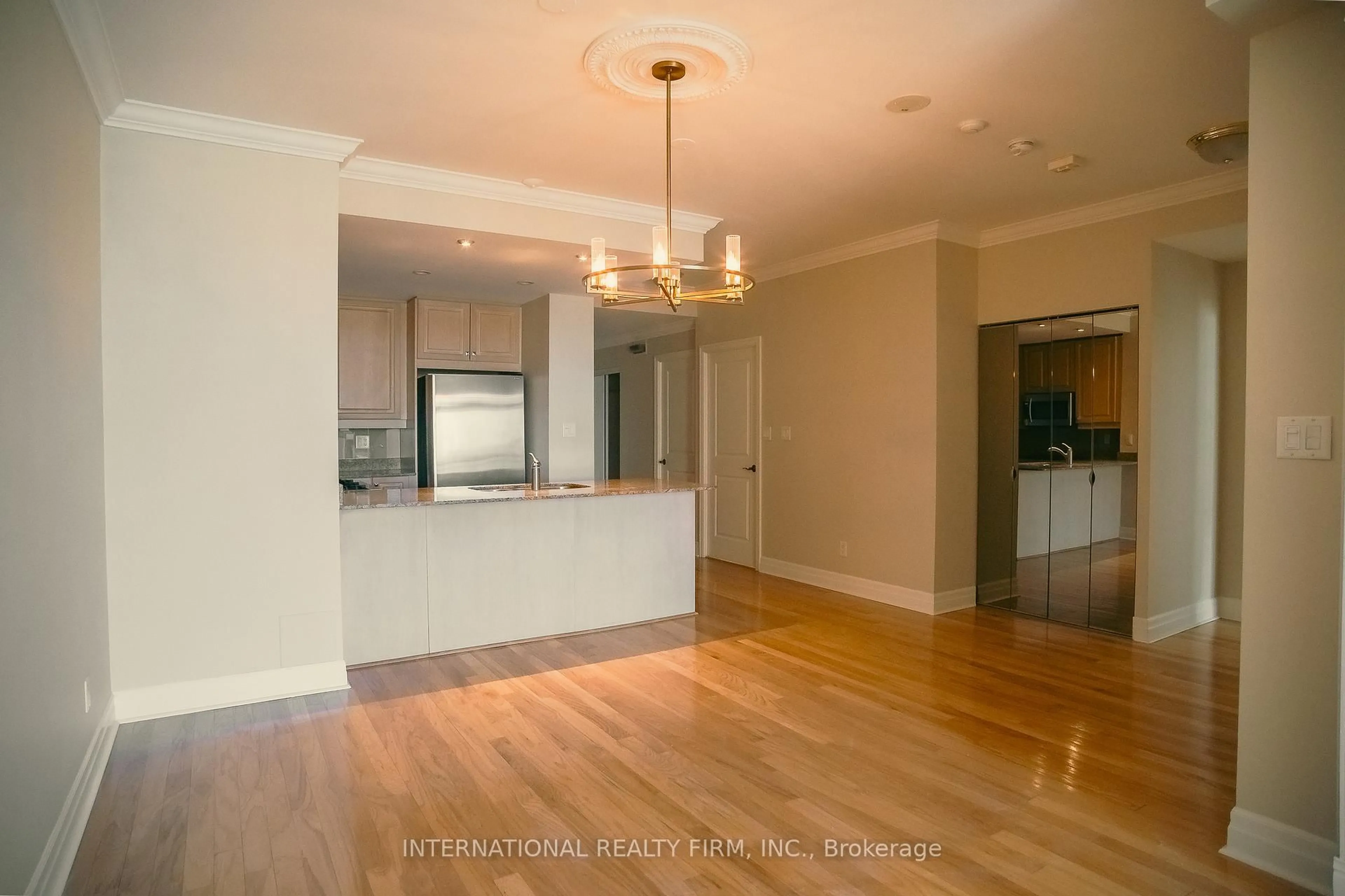 Open concept kitchen, wood/laminate floor for 80 Palace Pier Crt #PH502, Toronto Ontario M8V 4C1
