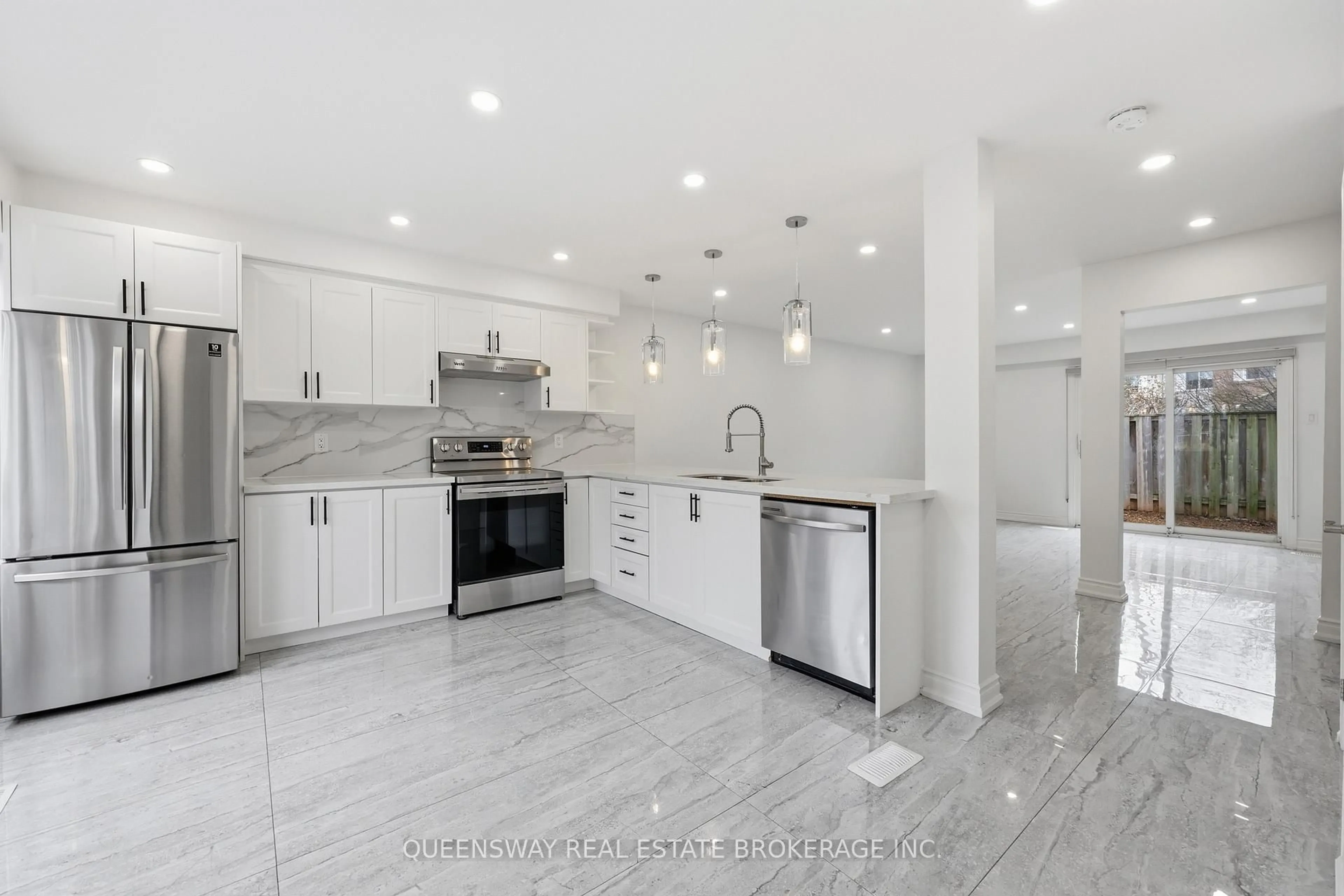 Open concept kitchen, ceramic/tile floor for 4196 Longmoor Dr #1, Burlington Ontario L7L 5E3