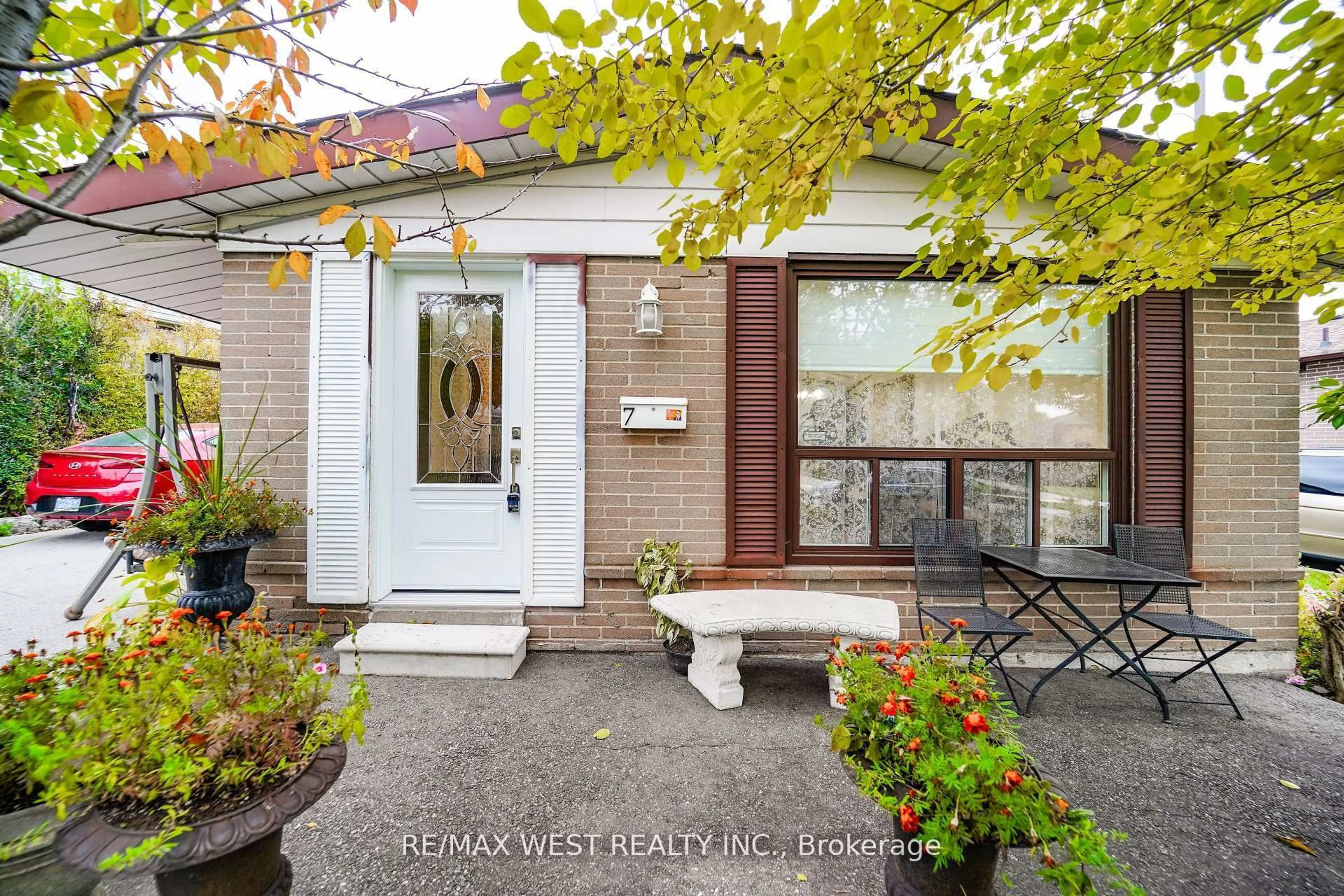 Indoor entryway for 7 Bimini Cres, Toronto Ontario M3N 1S1