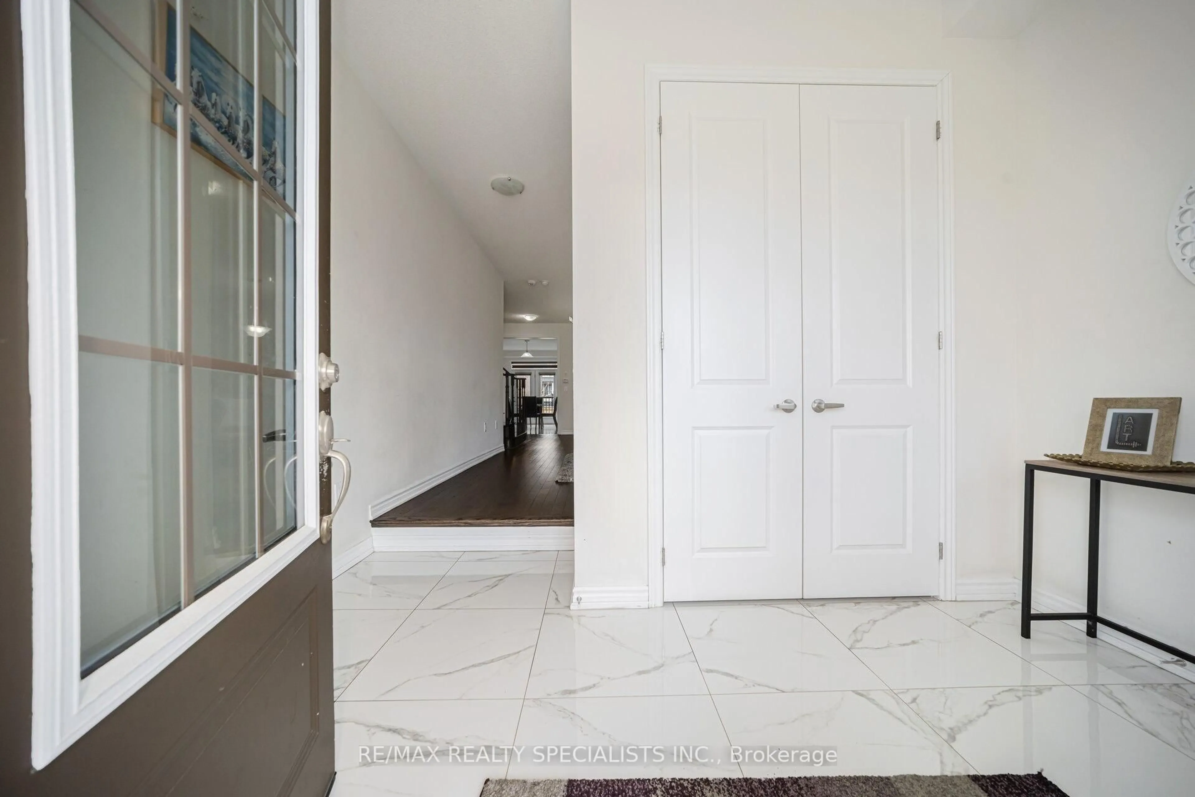 Indoor entryway for 43 Clockwork Dr, Brampton Ontario L7A 4R8