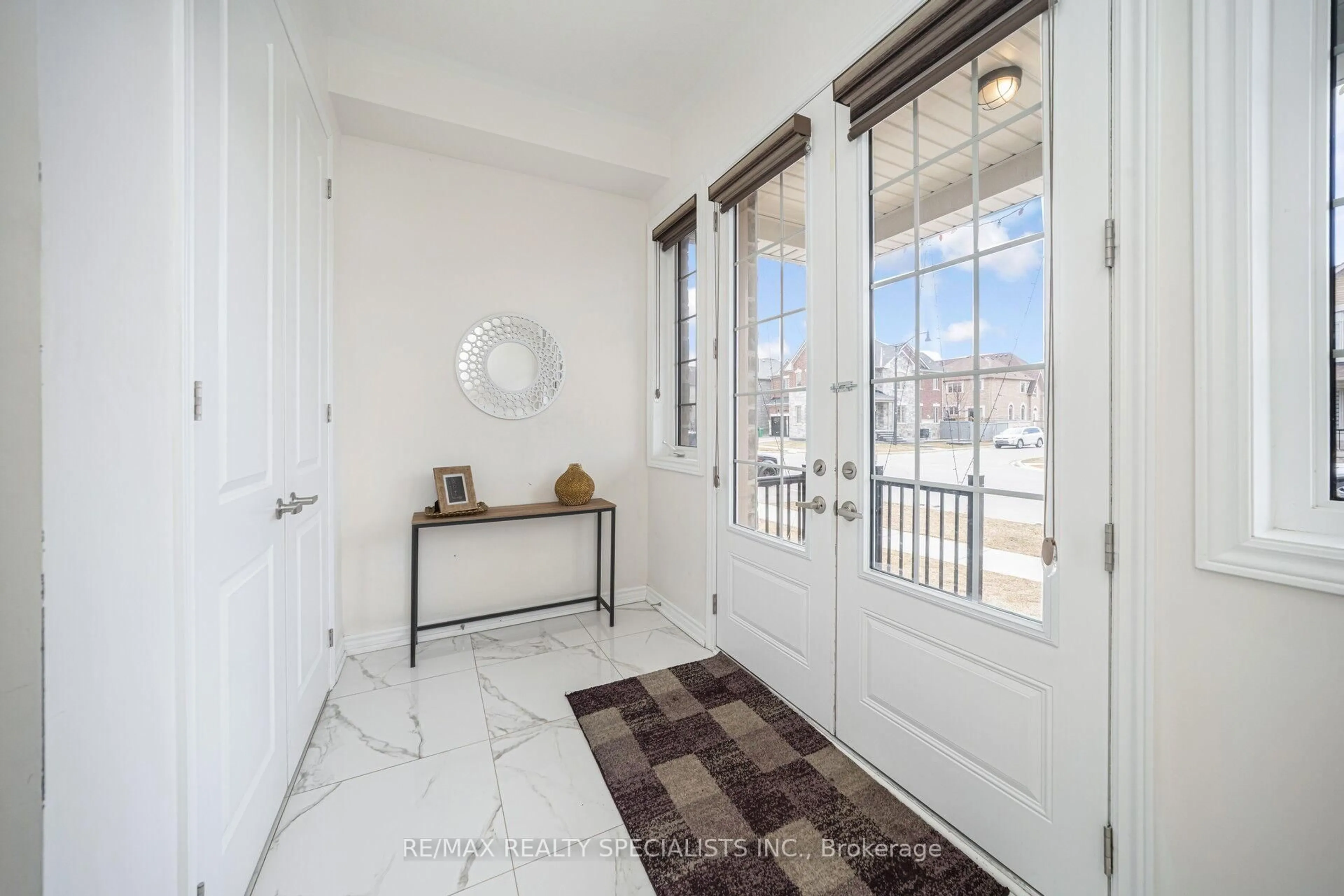 Indoor entryway for 43 Clockwork Dr, Brampton Ontario L7A 4R8