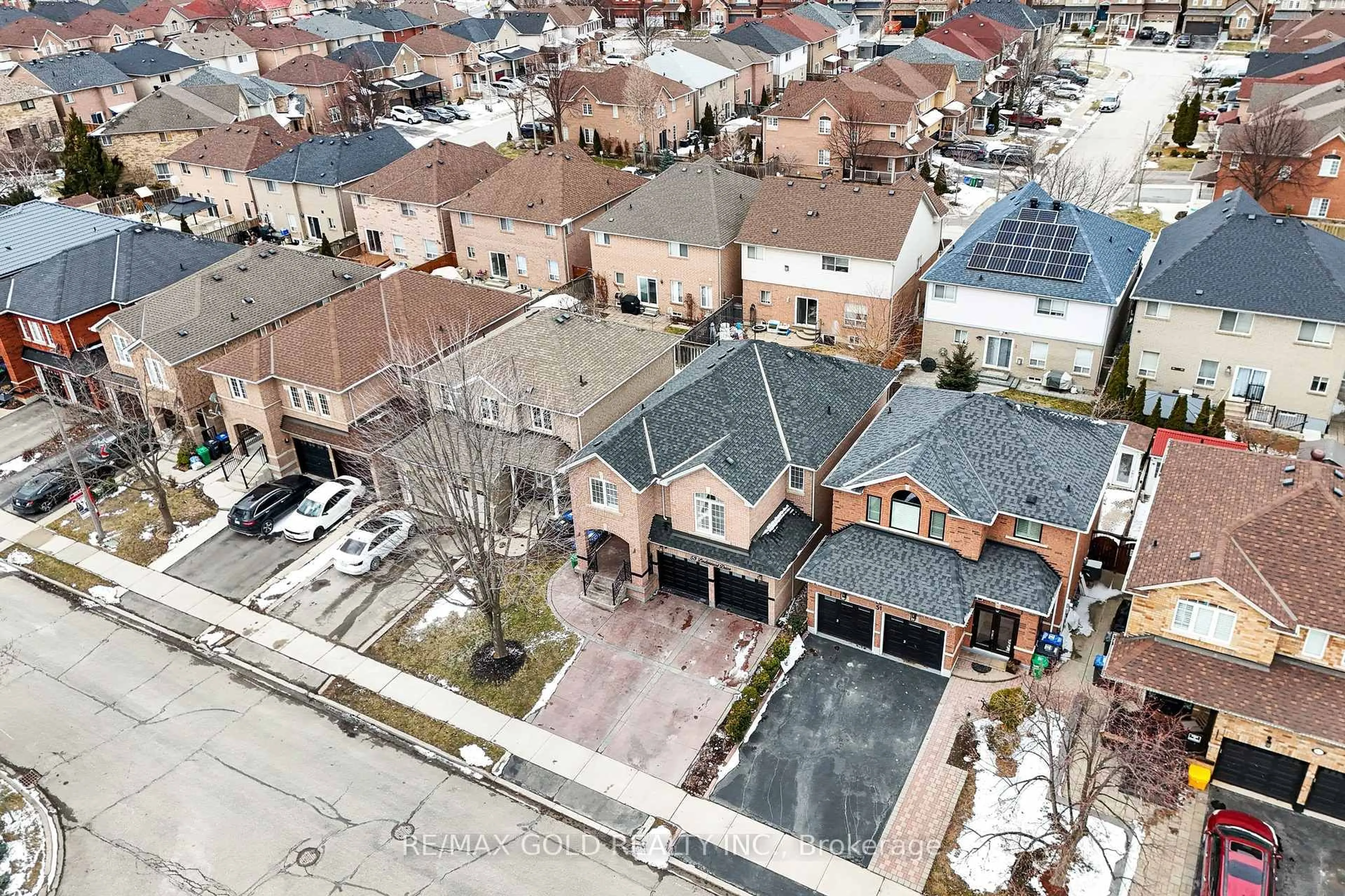 A pic from outside/outdoor area/front of a property/back of a property/a pic from drone, street for 53 Linderwood Dr, Brampton Ontario L7A 1S4