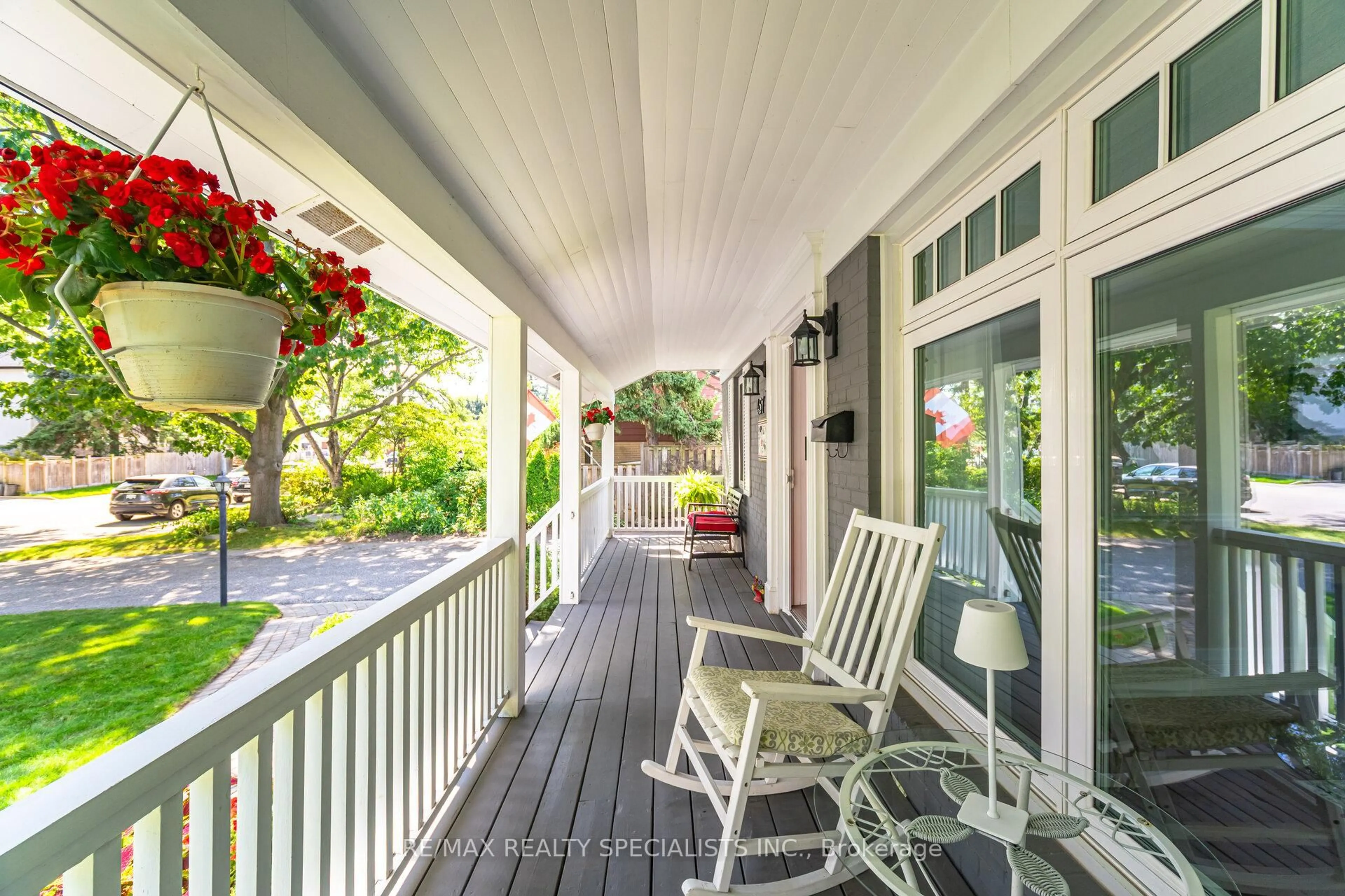 Patio, street for 457 Selsey Dr, Mississauga Ontario L5A 1B7