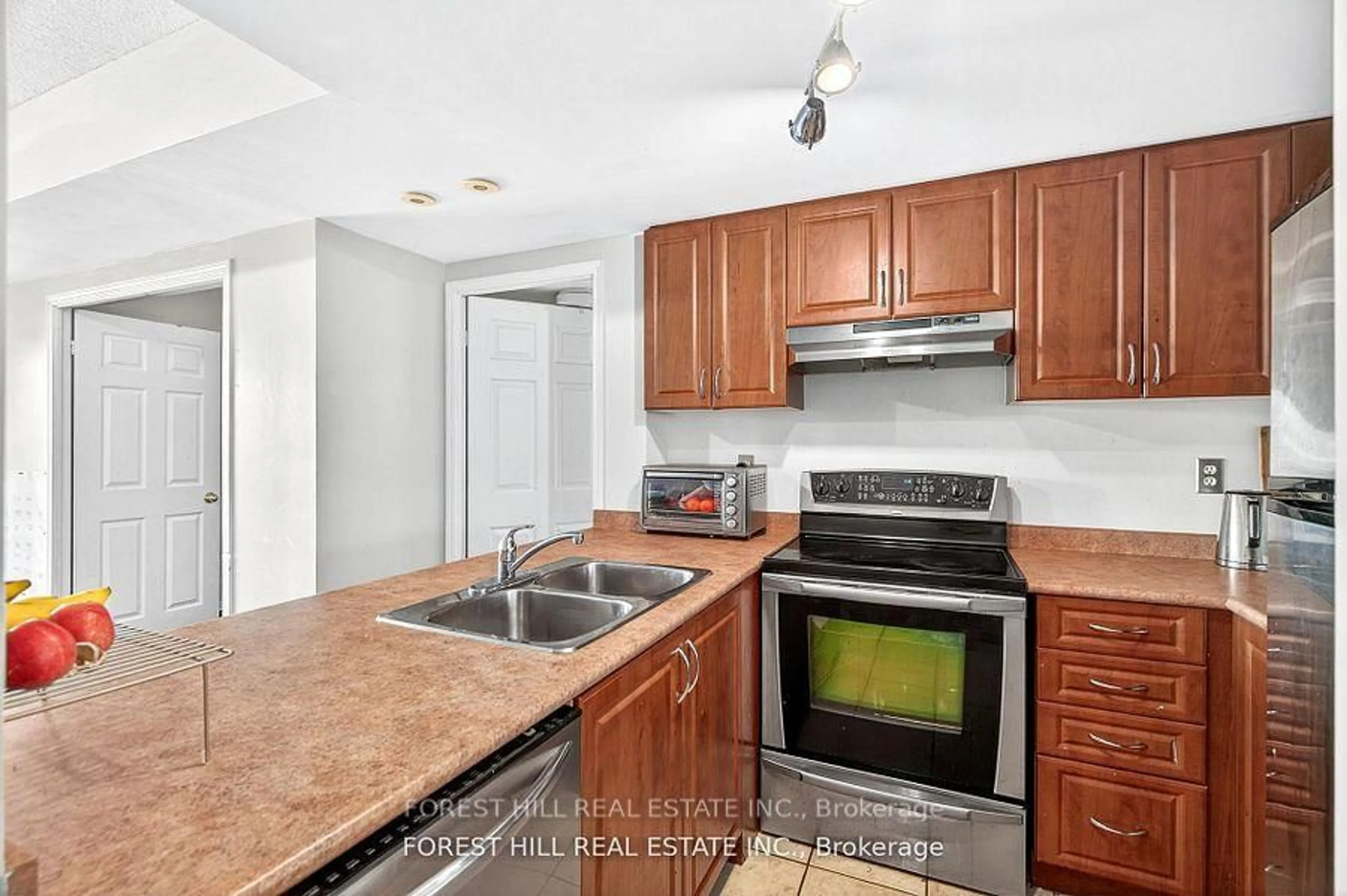 Standard kitchen, unknown for 3035 Finch Ave Ave #2022, Toronto Ontario M9M 0A3