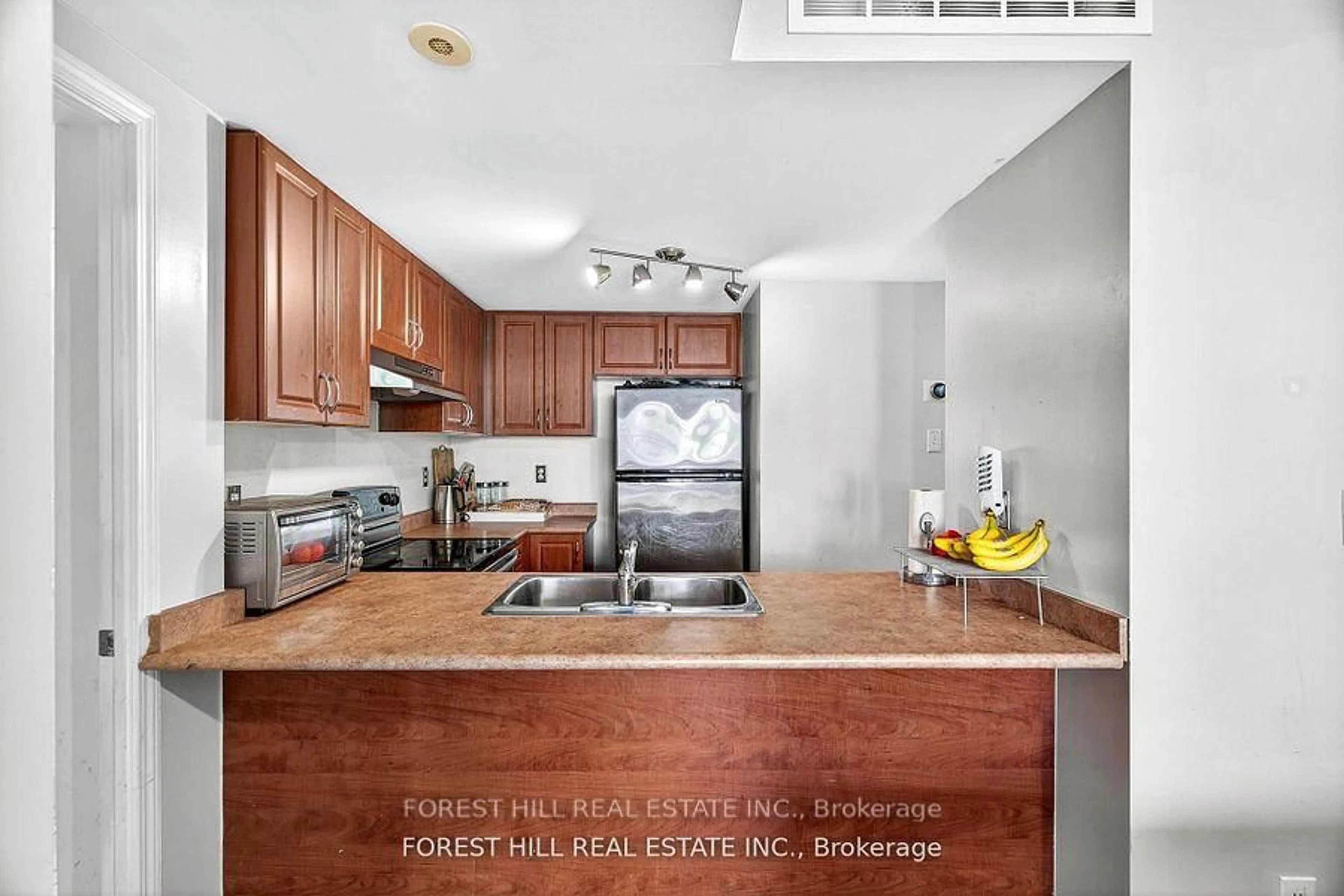 Standard kitchen, unknown for 3035 Finch Ave Ave #2022, Toronto Ontario M9M 0A3