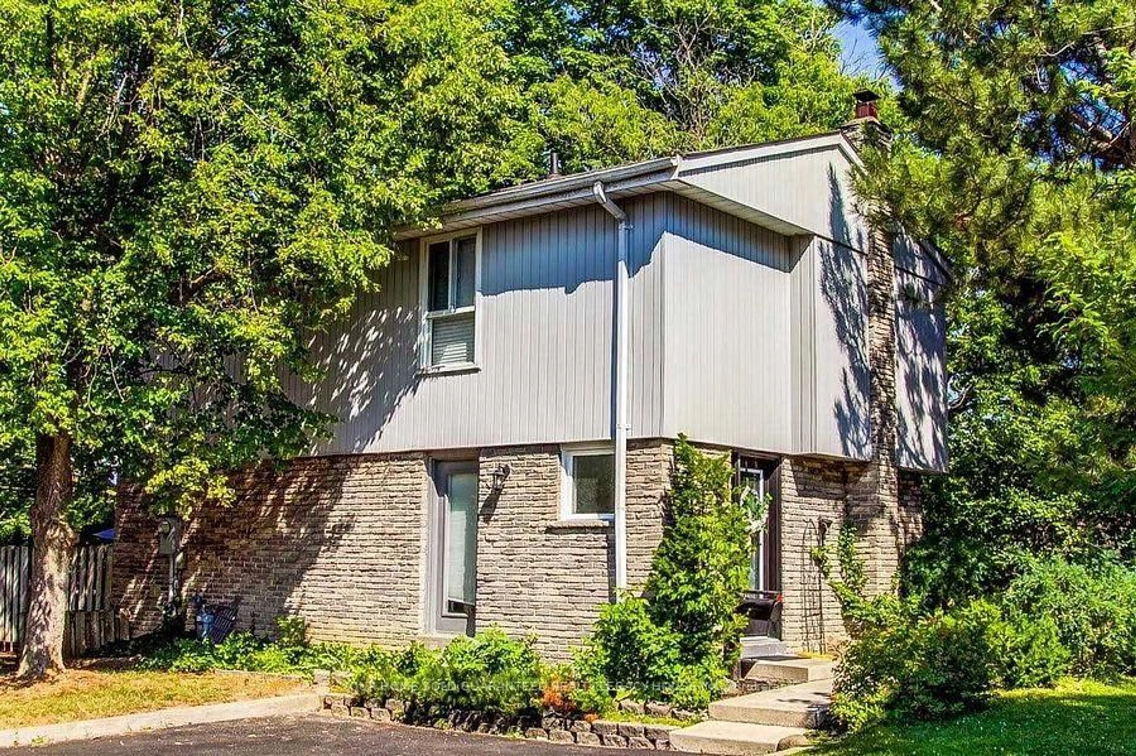 Home with vinyl exterior material, street for 59 Kenninghall Blvd #17, Mississauga Ontario L5N 1J6