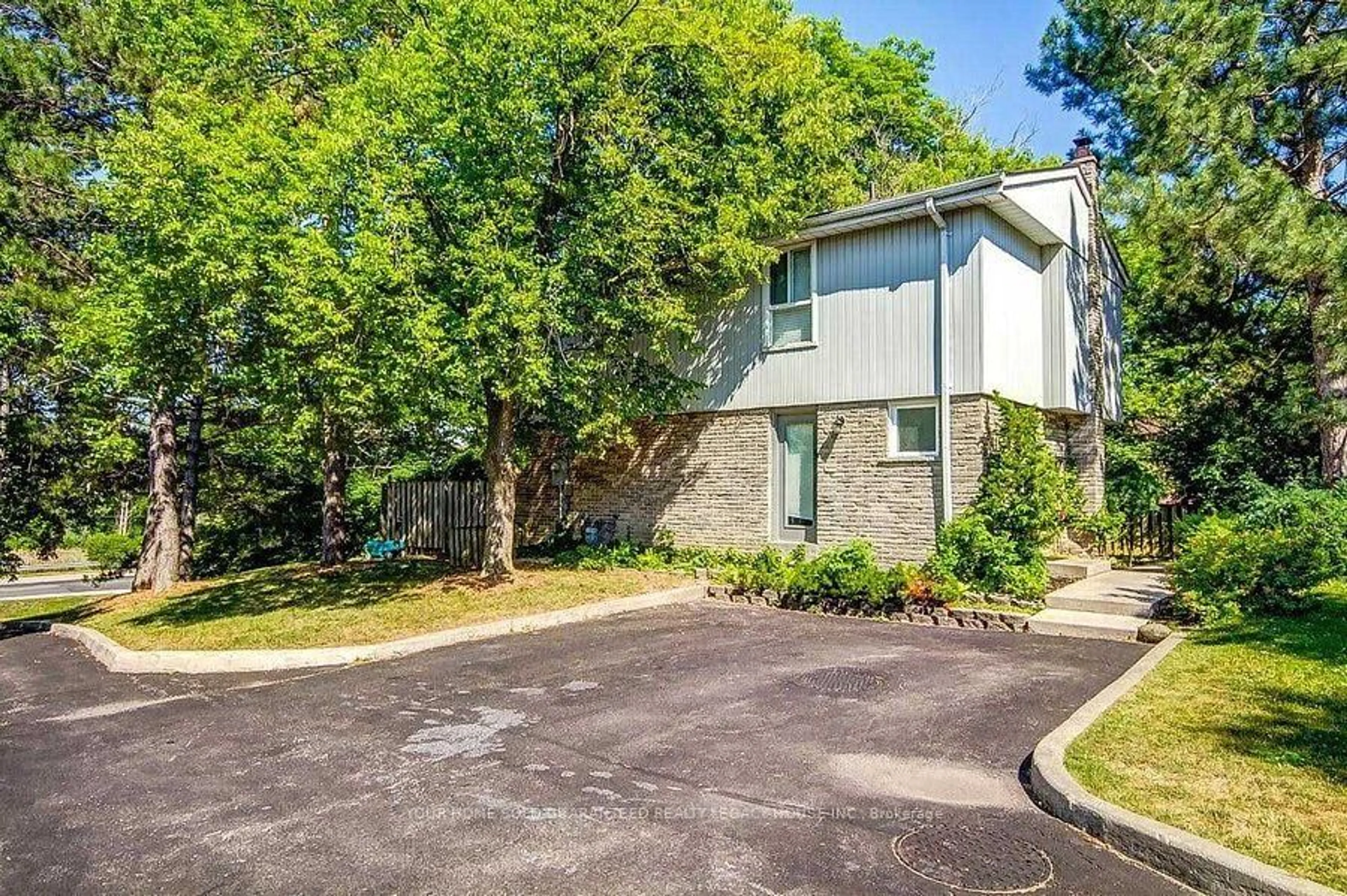 A pic from outside/outdoor area/front of a property/back of a property/a pic from drone, street for 59 Kenninghall Blvd #17, Mississauga Ontario L5N 1J6