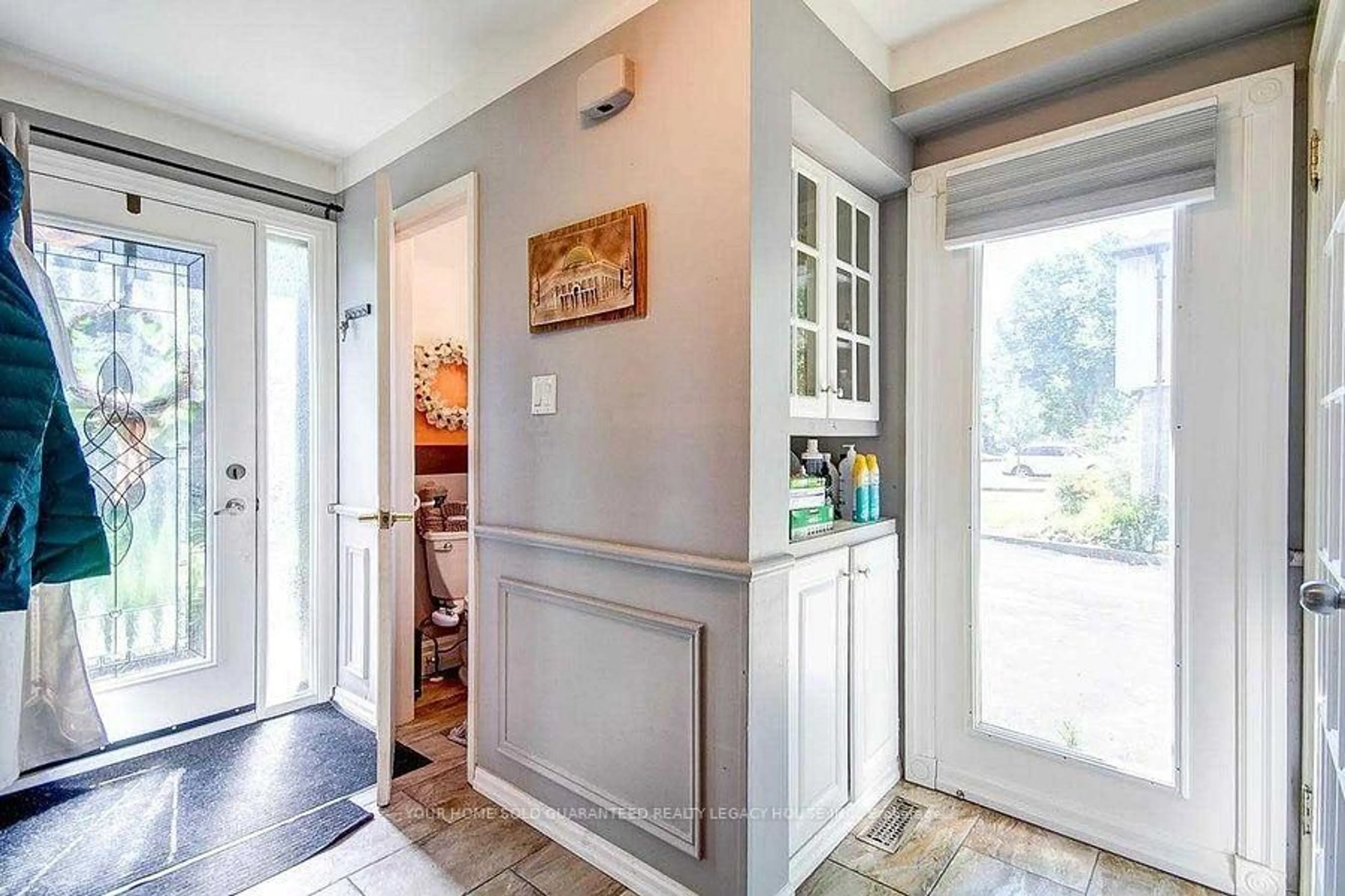 Indoor entryway for 59 Kenninghall Blvd #17, Mississauga Ontario L5N 1J6