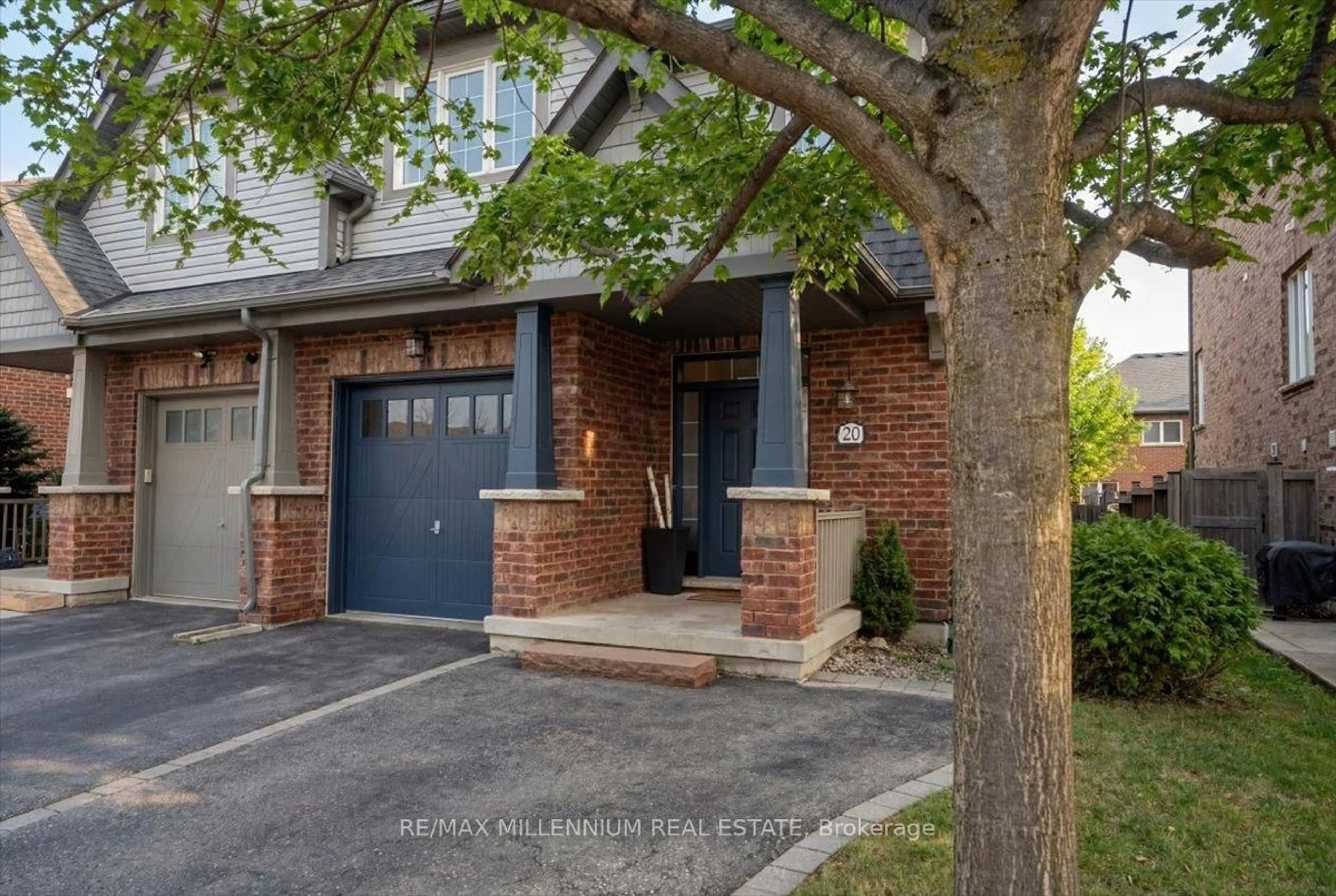 Home with brick exterior material, street for 20 Autumn Arbour Rd, Caledon Ontario L7C 3T8