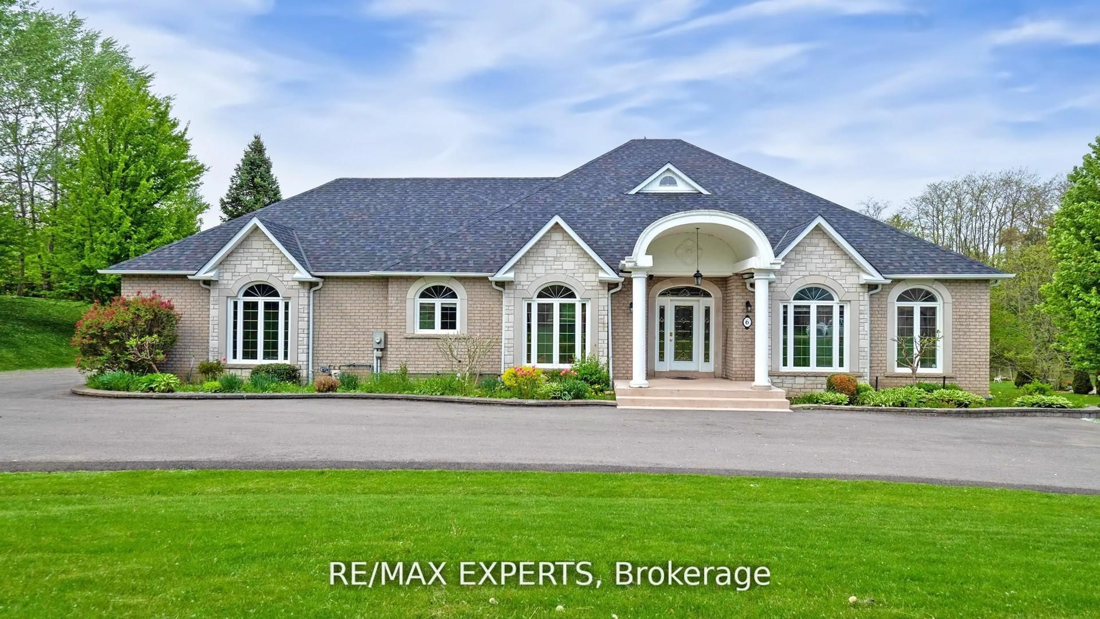 Home with brick exterior material, building for 6 Overlook Rdge, Caledon Ontario L7E 0C1