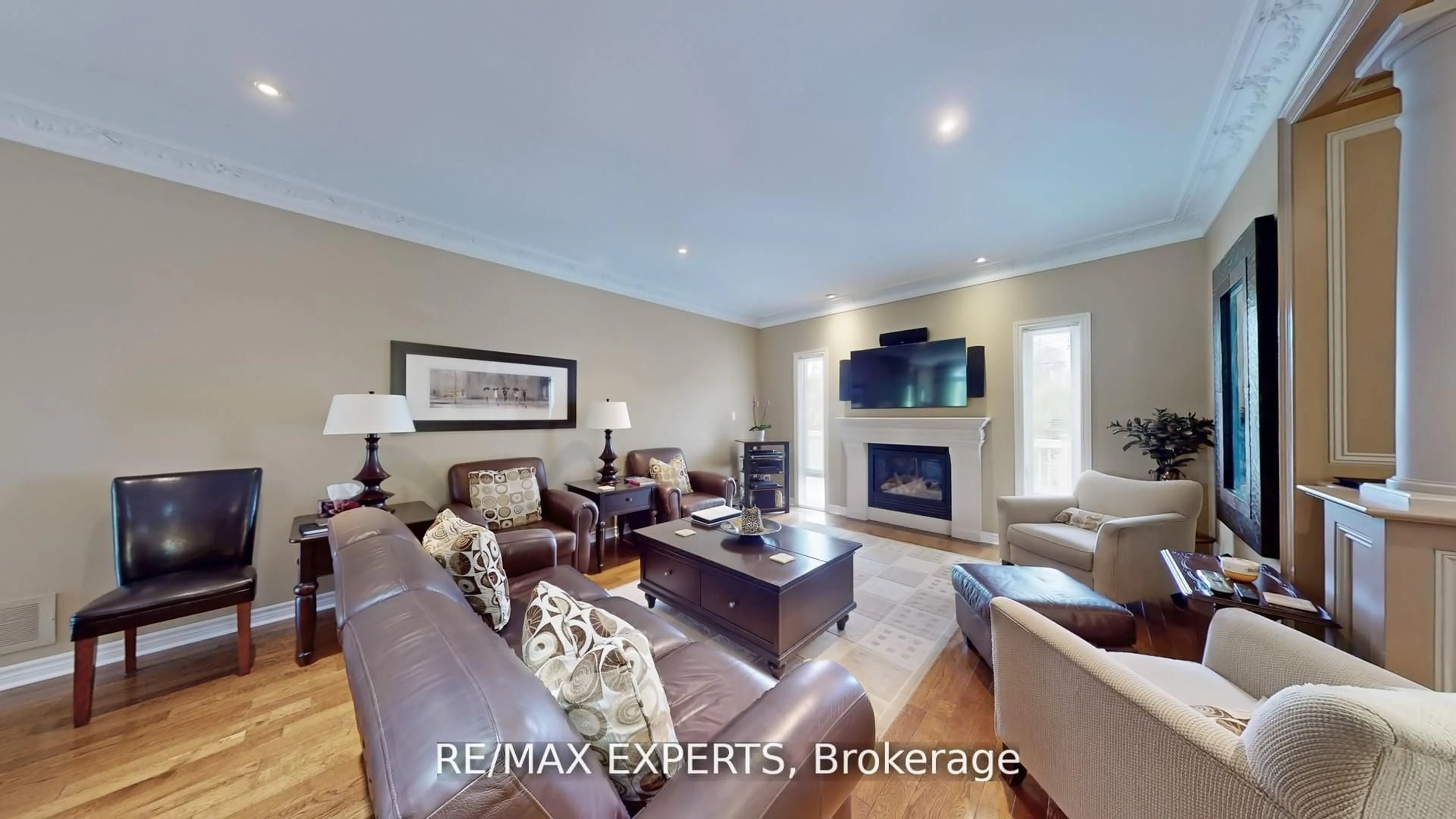 Living room with furniture, unknown for 6 Overlook Rdge, Caledon Ontario L7E 0C1