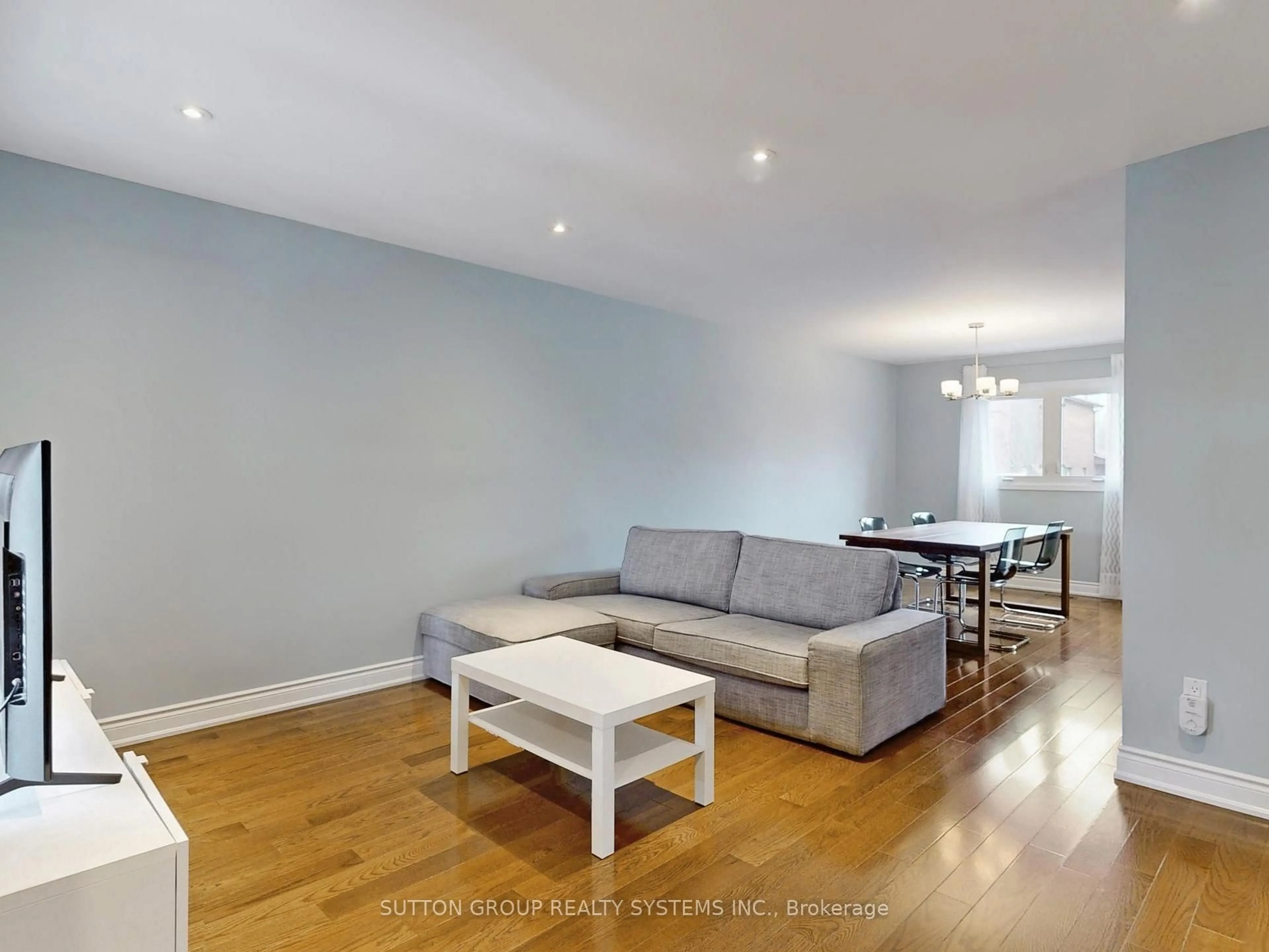 Living room with furniture, wood/laminate floor for 3279 Pilcom Cres, Mississauga Ontario L5B 3X5