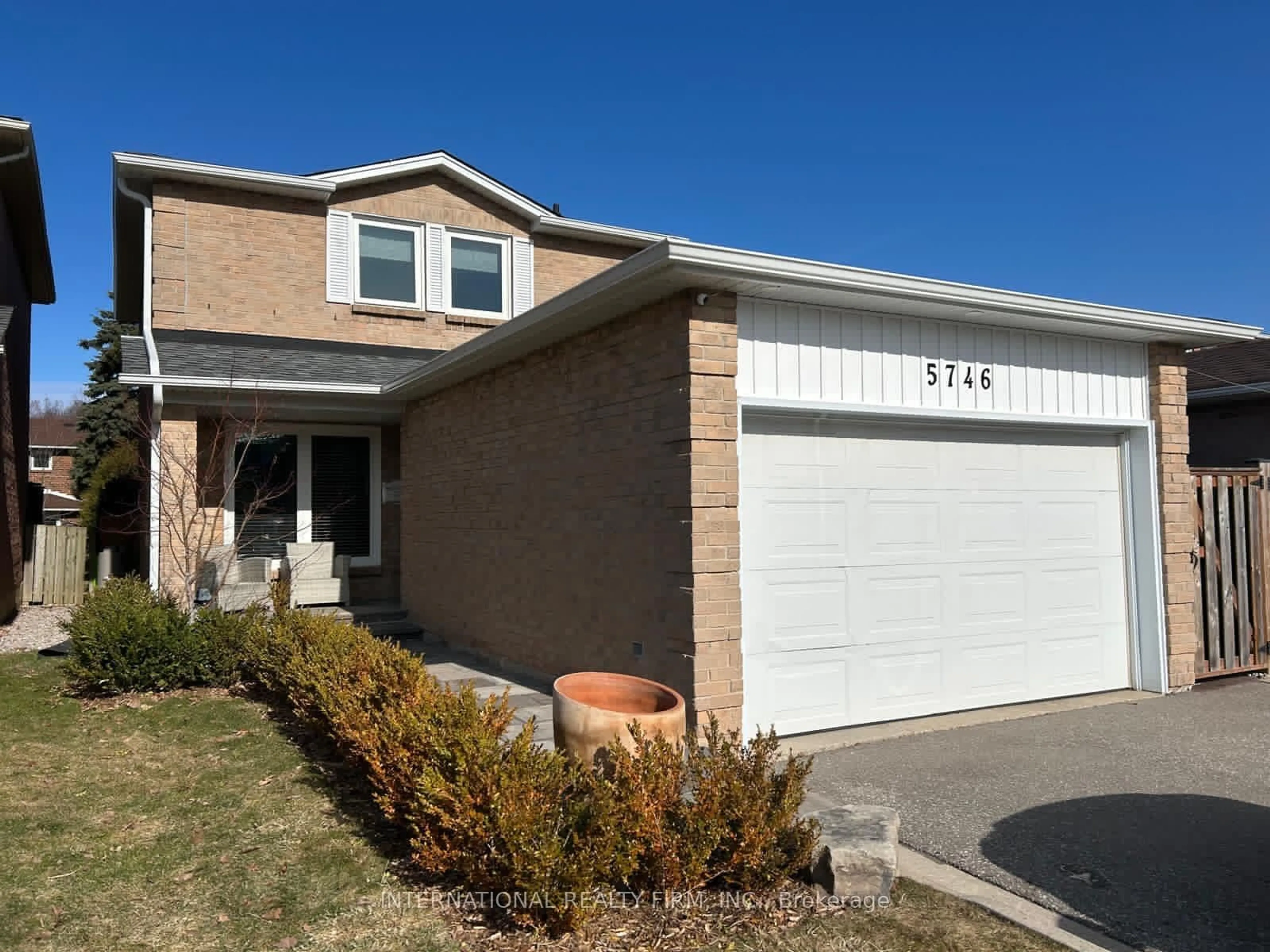 Home with brick exterior material, street for 5746 Turney Dr, Mississauga Ontario L9M 2R3