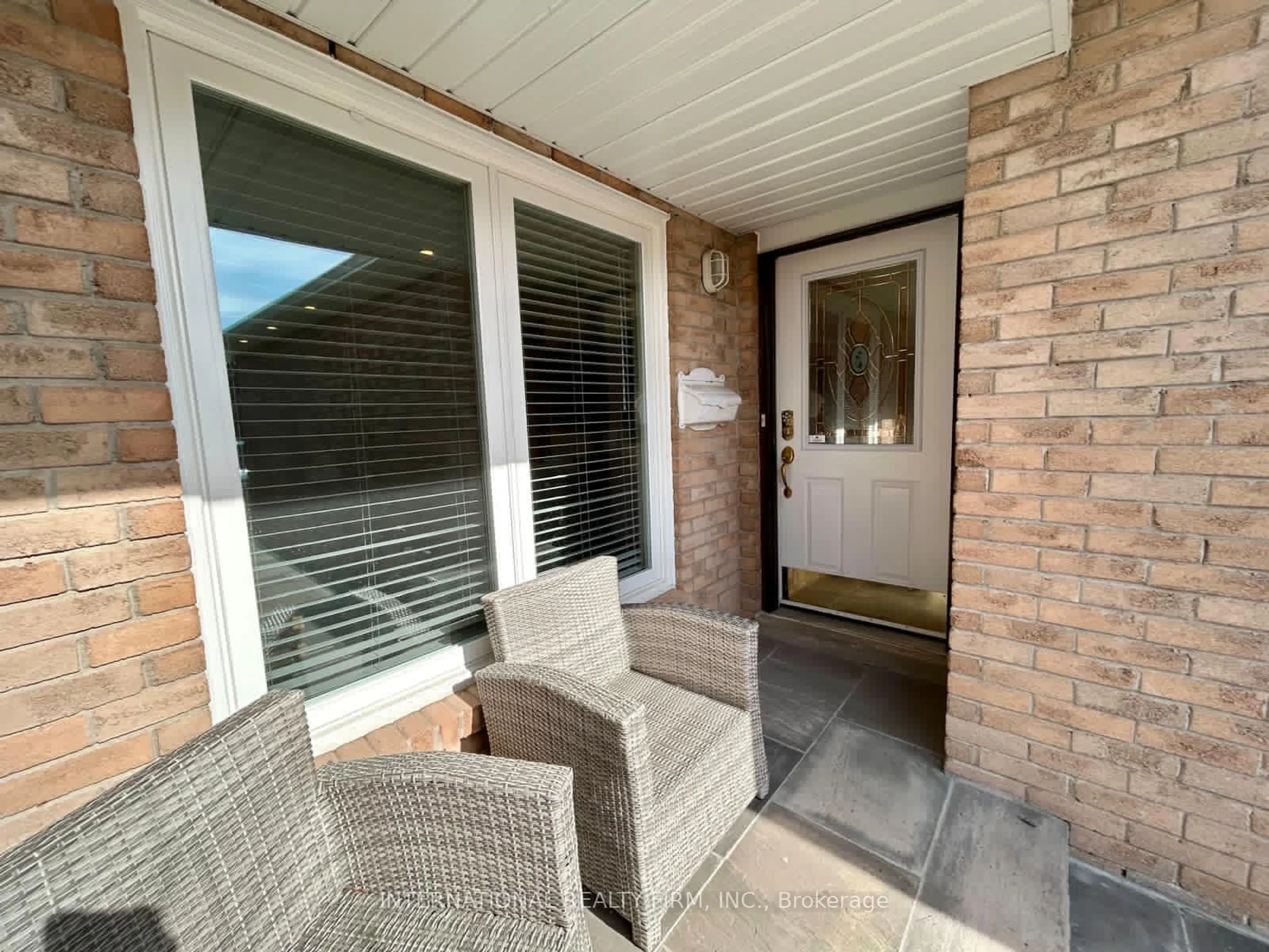 Patio, street for 5746 Turney Dr, Mississauga Ontario L9M 2R3