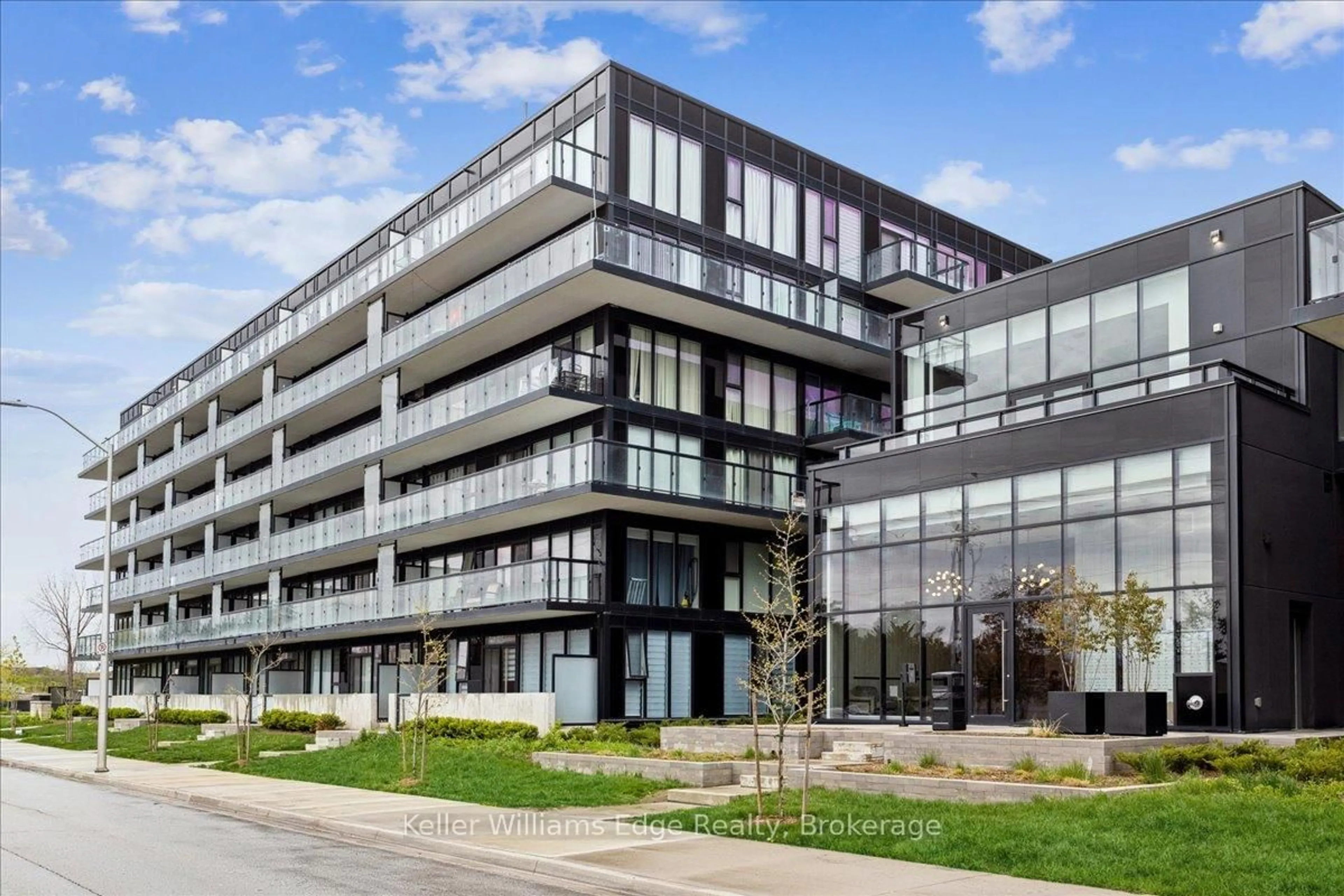 Indoor foyer for 1117 Cooke Blvd #A506, Burlington Ontario L7T 0C6