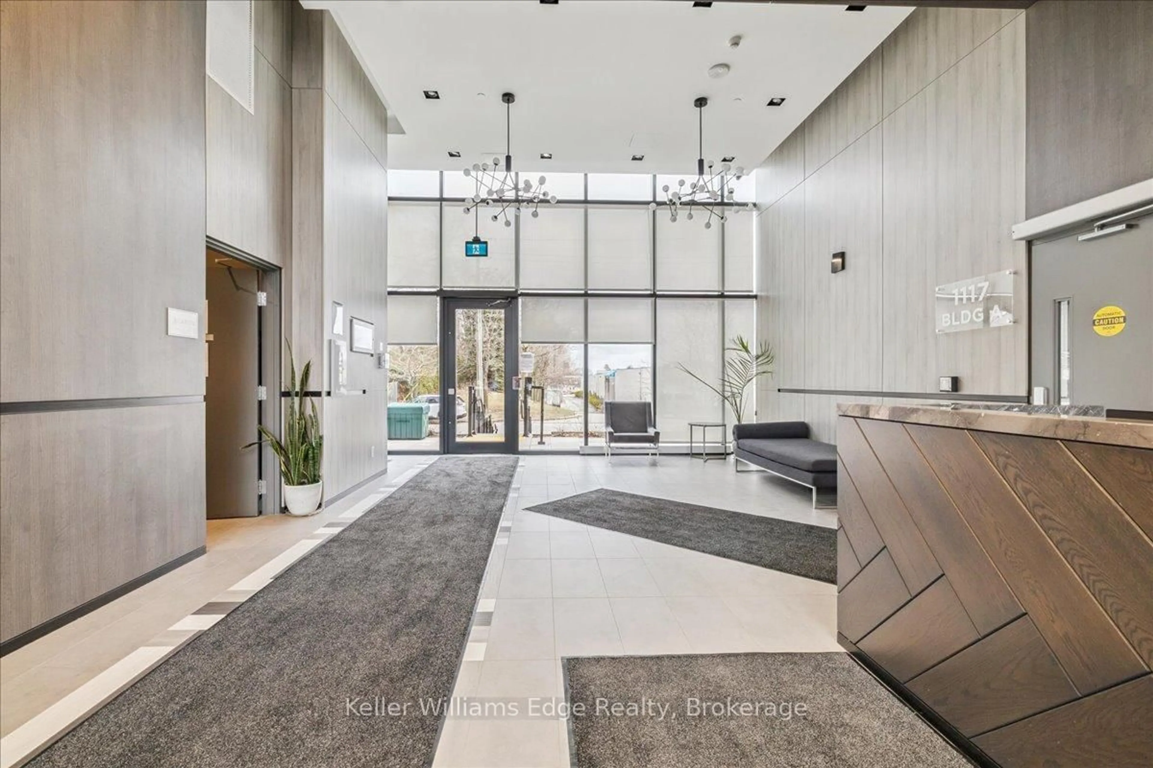 Indoor foyer for 1117 Cooke Blvd #A506, Burlington Ontario L7T 0C6