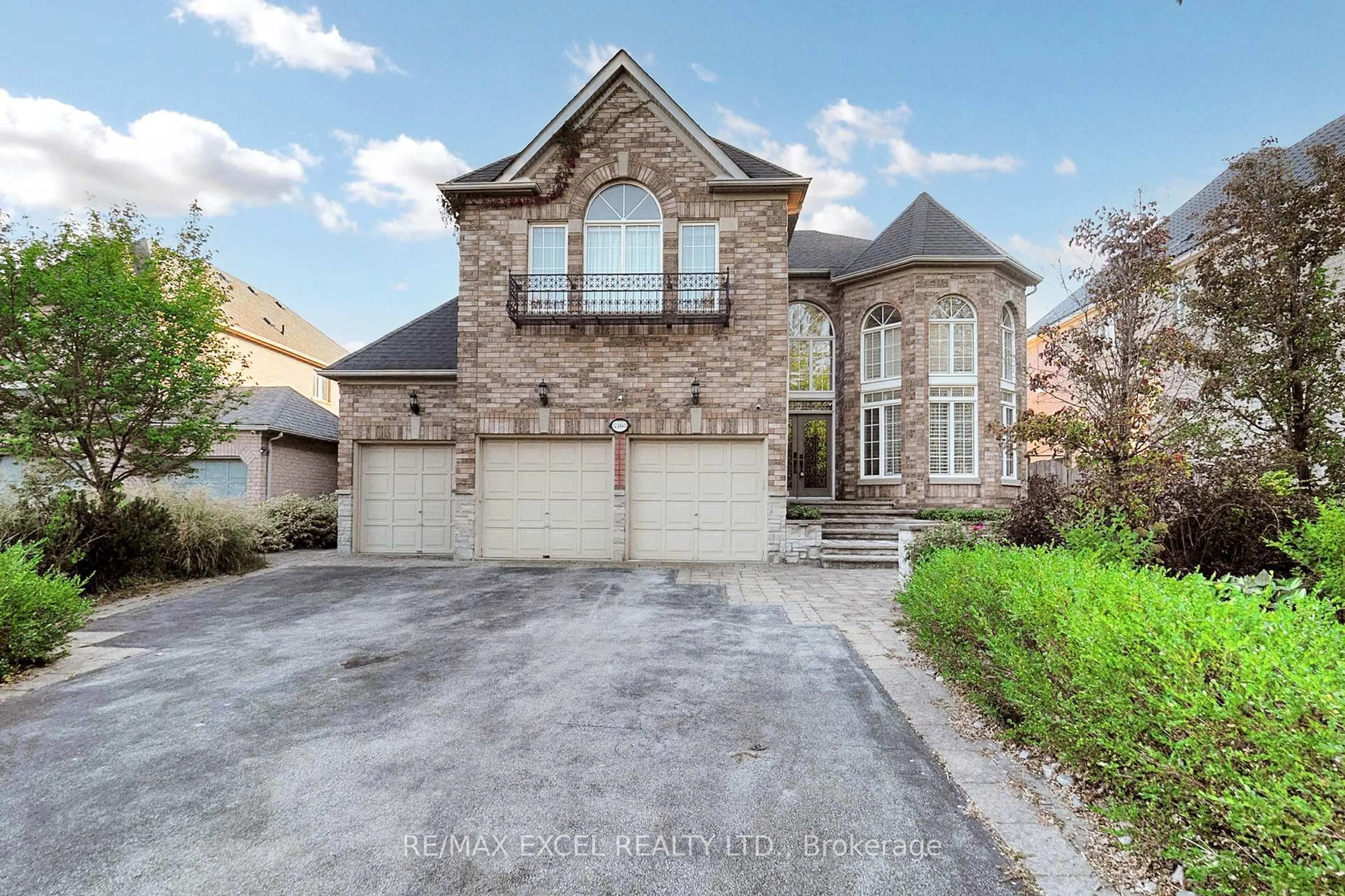 Home with brick exterior material, street for 5368 Vail Crt, Mississauga Ontario L5M 6G9