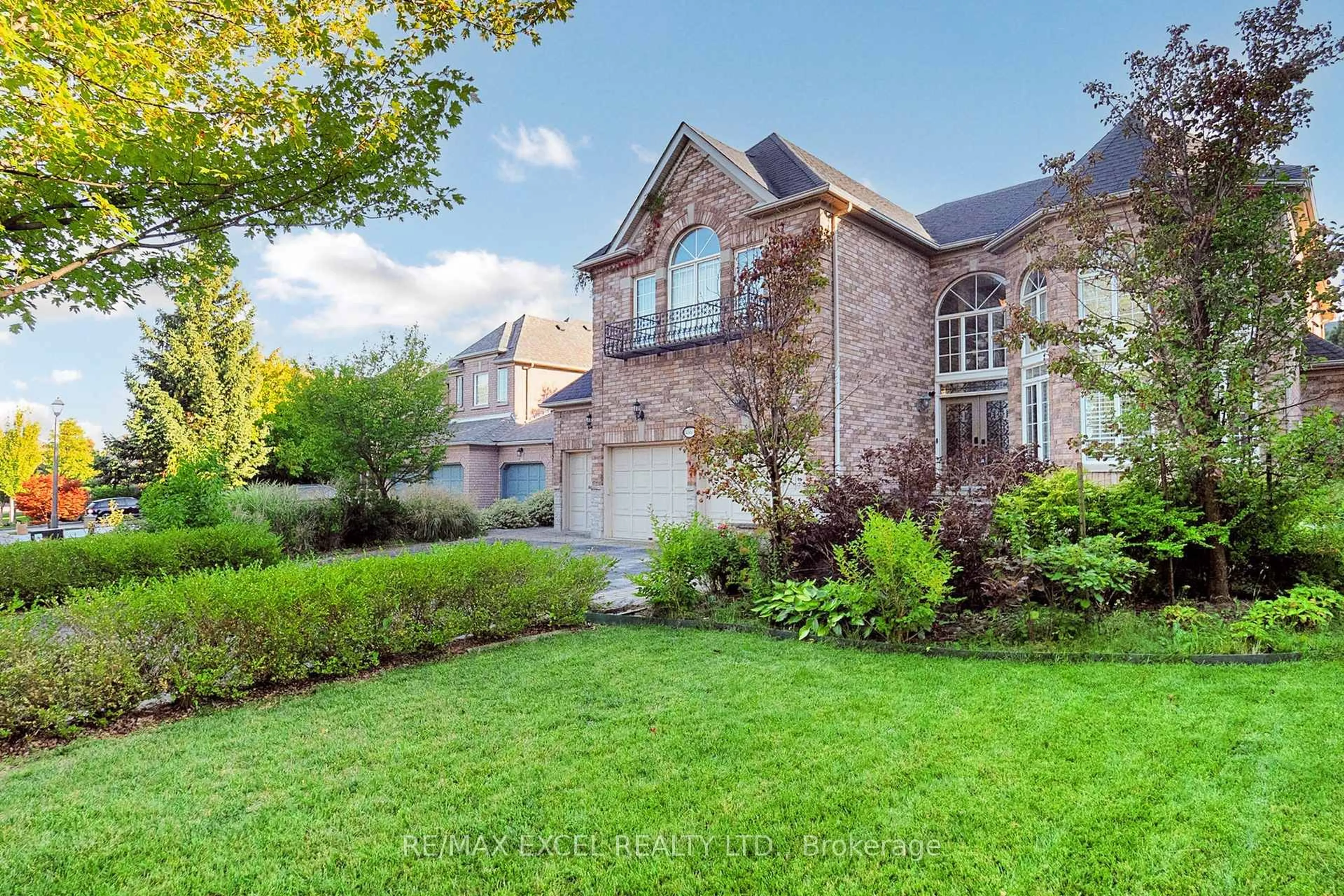 Home with brick exterior material, street for 5368 Vail Crt, Mississauga Ontario L5M 6G9