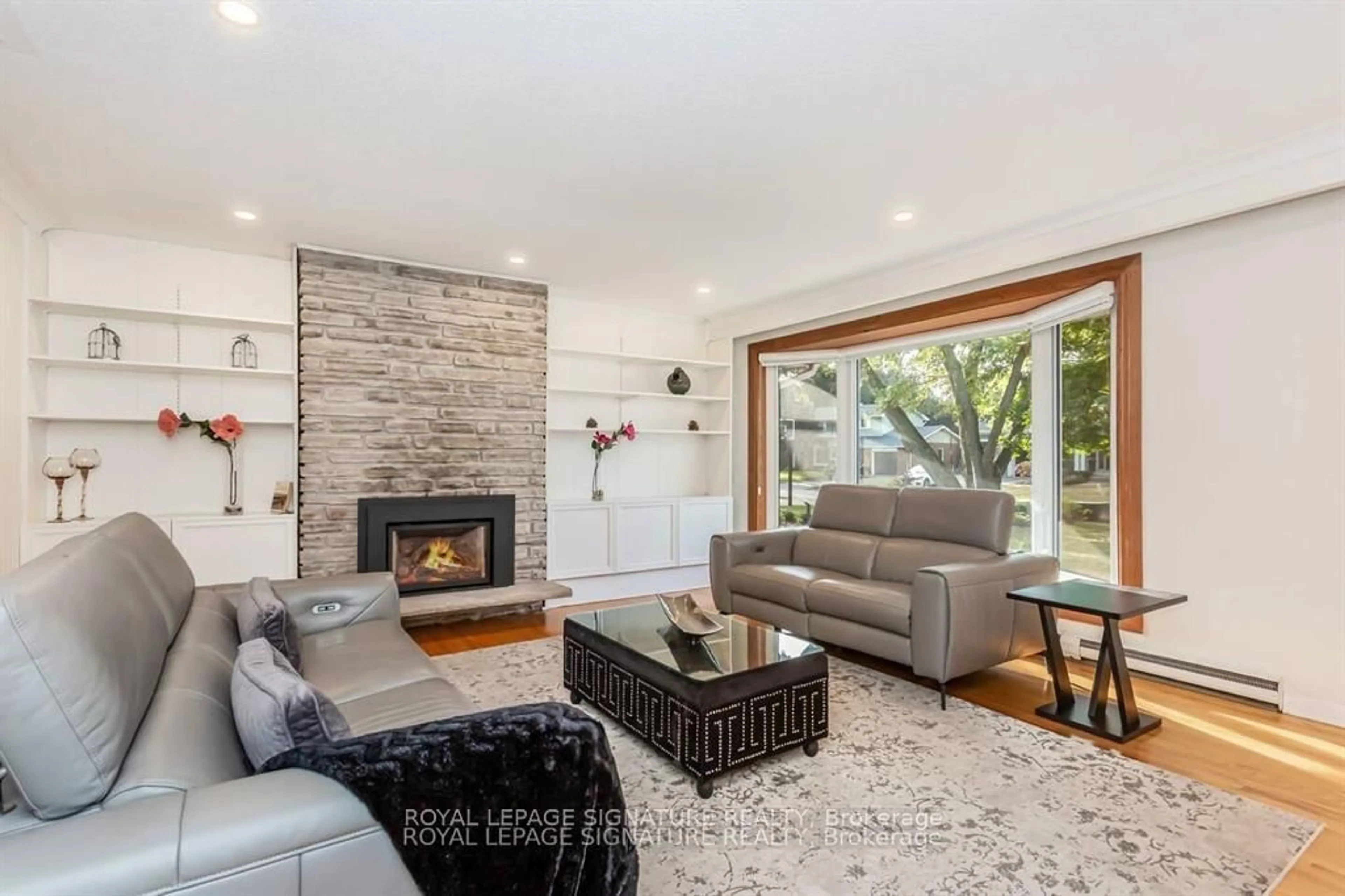 Living room with furniture, unknown for 153 Ulster Dr, Oakville Ontario L6L 3P3